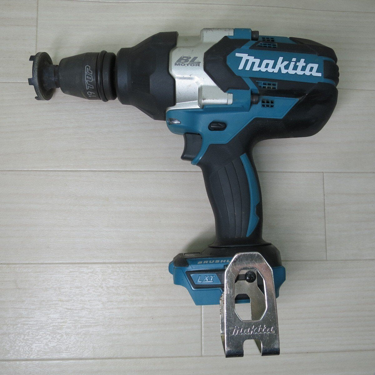 [送料無料] アタッチメント複数付属☆マキタ 充電式 インパクトレンチ TW1001D 電動 工具 18V makita 本体のみ☆