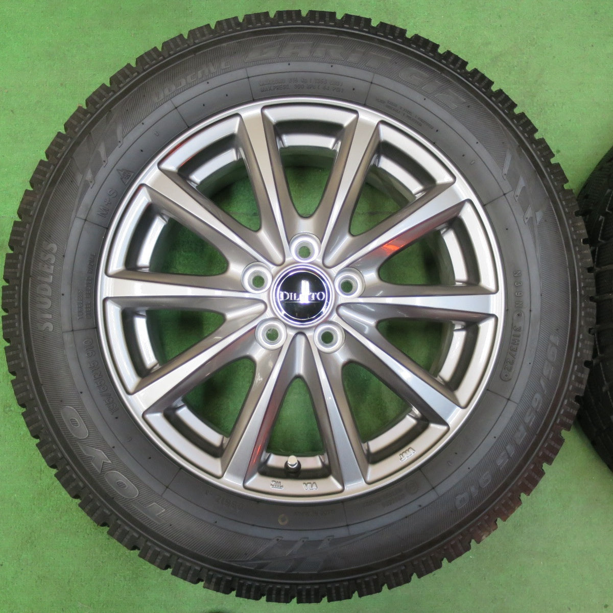 [送料無料] バリ溝！22年！キレイ！ほぼ10分★プリウス 等 195/65R15 スタッドレス トーヨー オブザーブ ガリット GIZ DILETTO ディレット 15インチ PCD100/5H★5010809イス