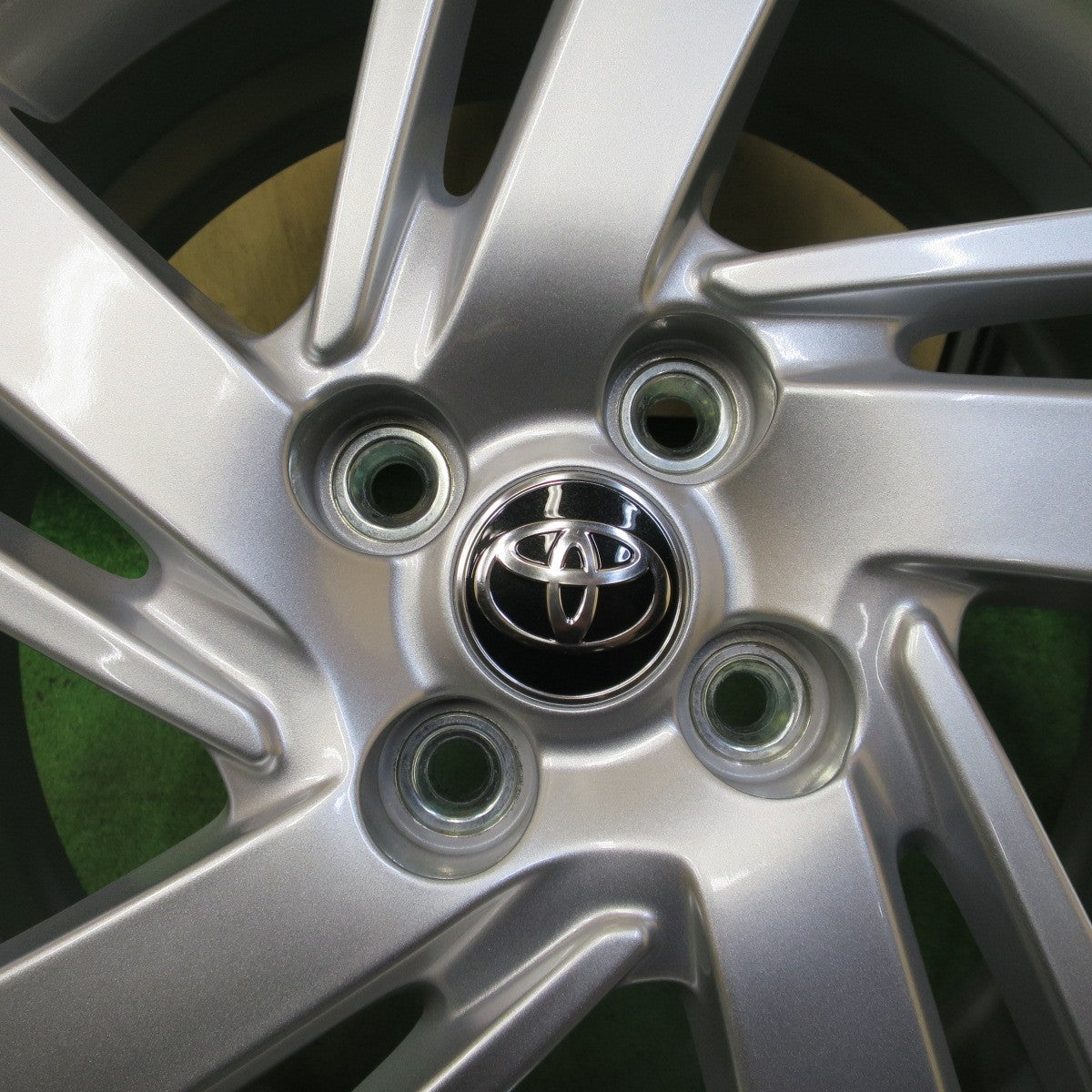 新車外し◎トヨタ ライズ G / X グレード ダイハツ ロッキー 純正 ホイール 16インチ 16×6J ガソリン 車 向け PCD100/4H◎6080102NGホ