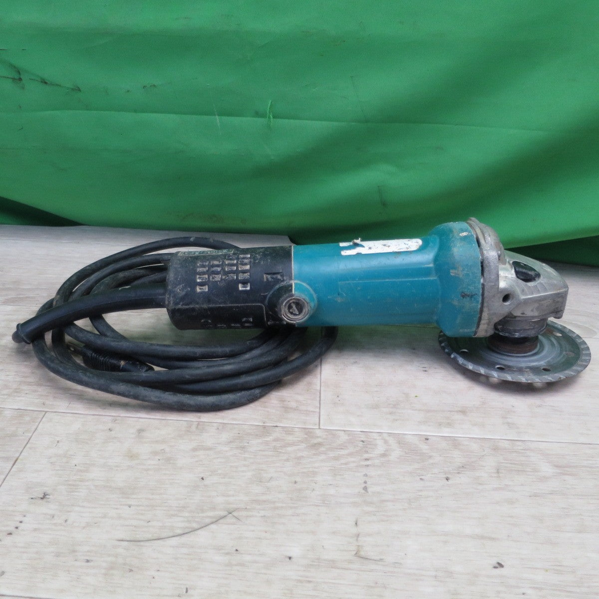 [送料無料] ☆マキタ 100mm ディスクグラインダー 9533BLA 電動 工具 研摩 研磨 機 makita コード式☆