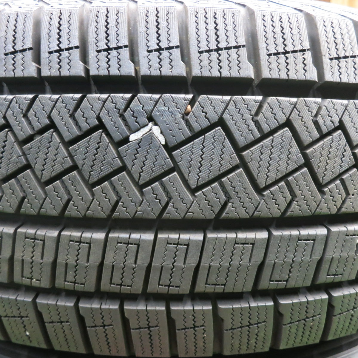 [送料無料] バリ溝！22年！9.5分以上★スタッドレス 225/65R17 ピレリ アイスゼロ アシンメトリコ Fang ファング 17インチ PCD114.3/5H★5011201HAス