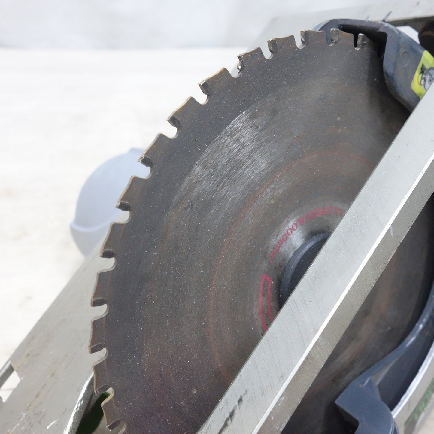 [送料無料] ◆EARTH MAN 高儀 147mm 電気 丸のこ DM-100 電動 工具 切断機 木工用 マルノコ 丸鋸 丸ノコ アースマン コード式 ジャンク品◆