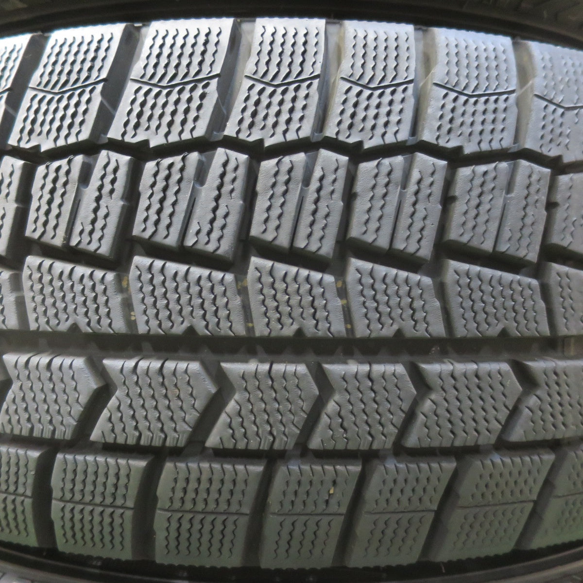 バリ溝！24年！キレイ！9.5分★スタッドレス 225/50R17 ダンロップ ウインターマックス WM02 AZ Sports AZスポーツ 17インチ PCD114.3/5H★5110712イス