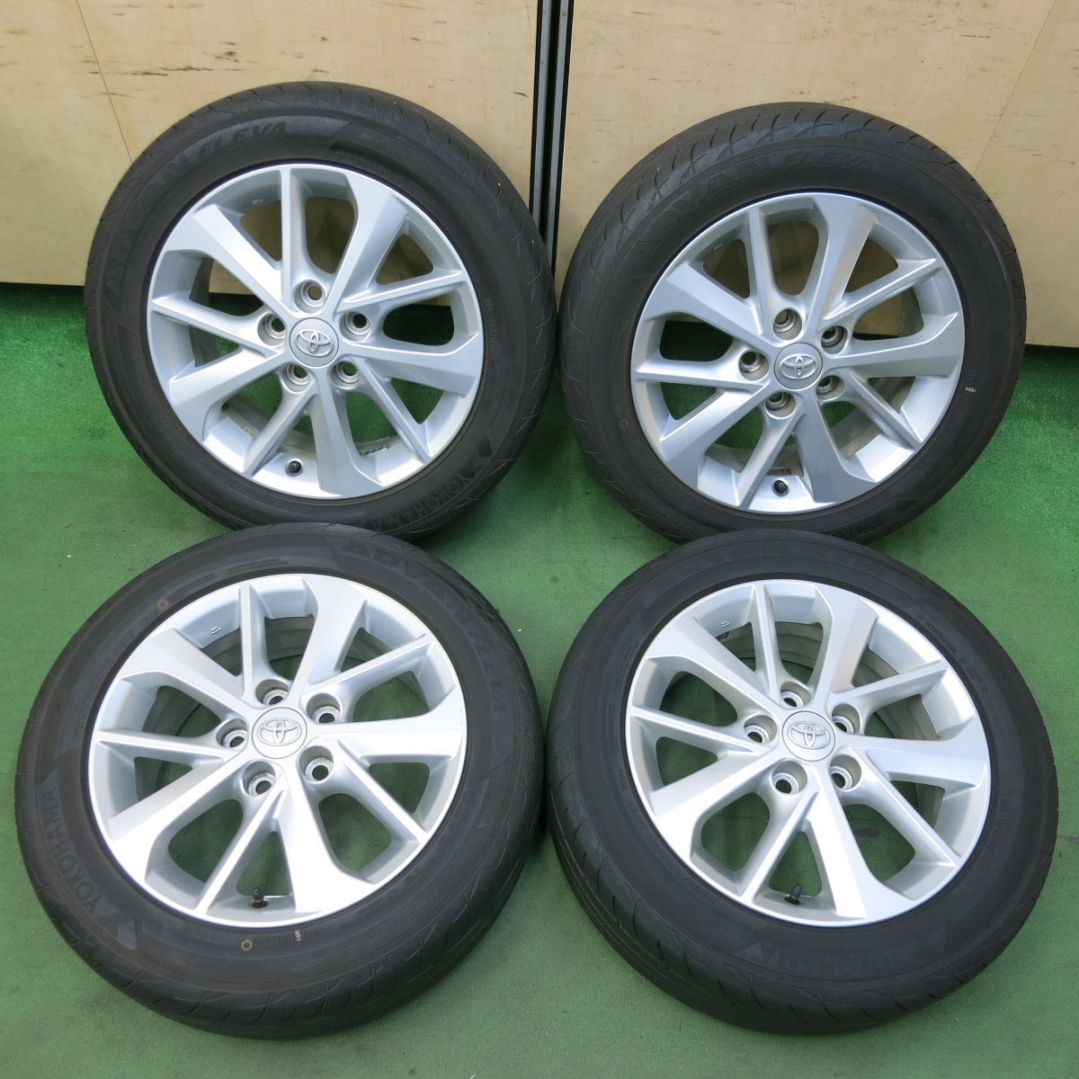 バリ溝！23年！キレイ！9分★トヨタ オーリス 純正 205/55R16 ヨコハマ アドバン FLEVA 16インチ PCD114.3/5H★5062612SYノ