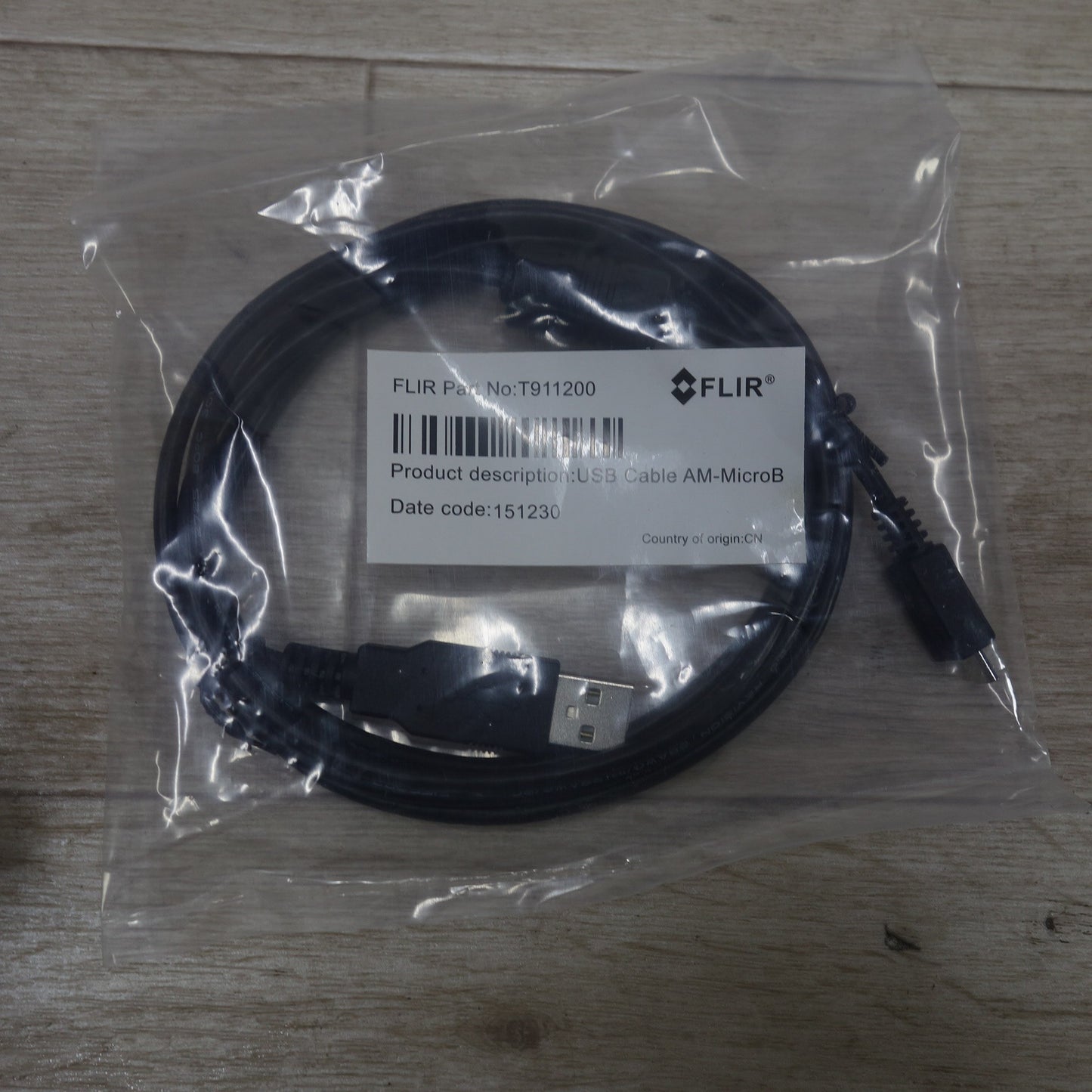 [送料無料] キレイ◆FLIR 携帯用小形熱画像カメラ 赤外線 サーモグラフィ CPA-E4 CHINO  チノー フリアー ハードケース付 計測器 測定器◆
