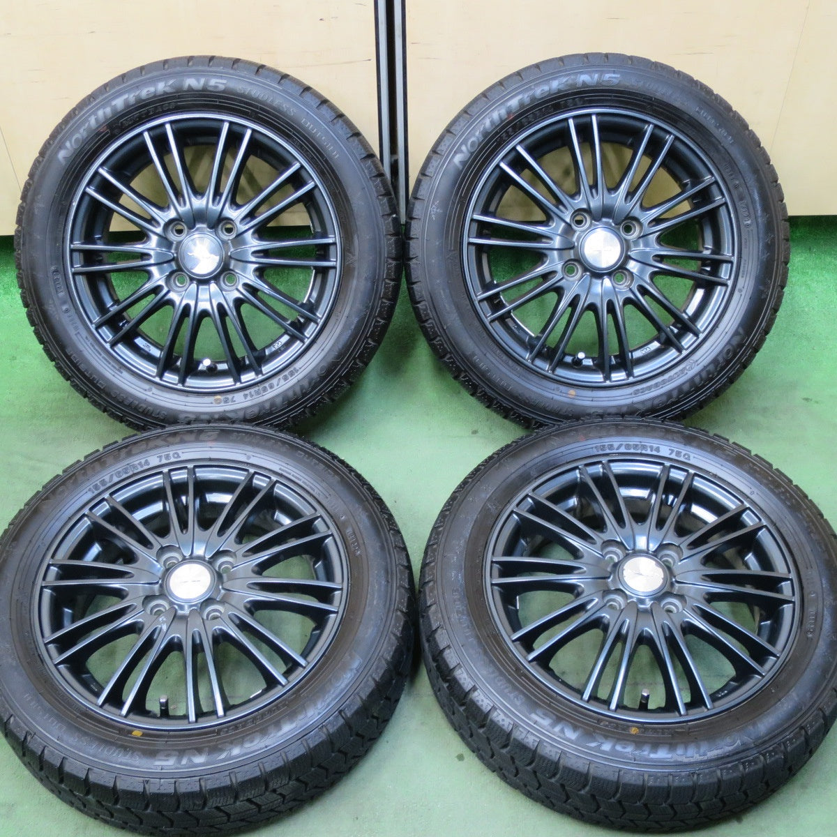 超バリ溝！22年！キレイ！9.5分以上★スタッドレス 155/65R14 オートバックス ノーストレック N5 VELVA AGUDO ヴェルヴァ アグード 14インチ PCD100/4H★5111905TTス