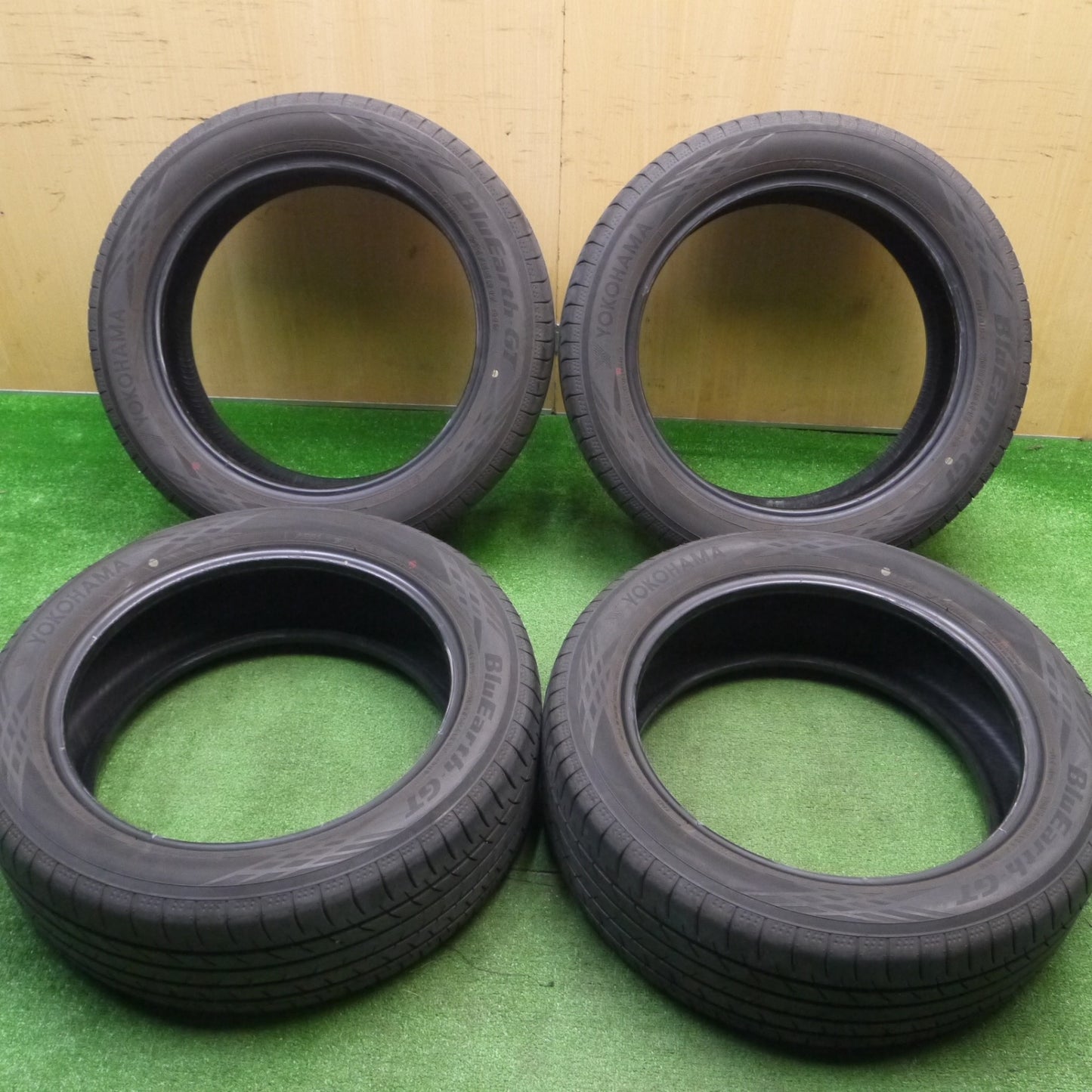 [送料無料] 4本価格！23年★205/55R17 ヨコハマ BluEarth-GT AE51 ブルーアース タイヤ 17インチ ノア ヴォクシー 等★4121303Hノタ