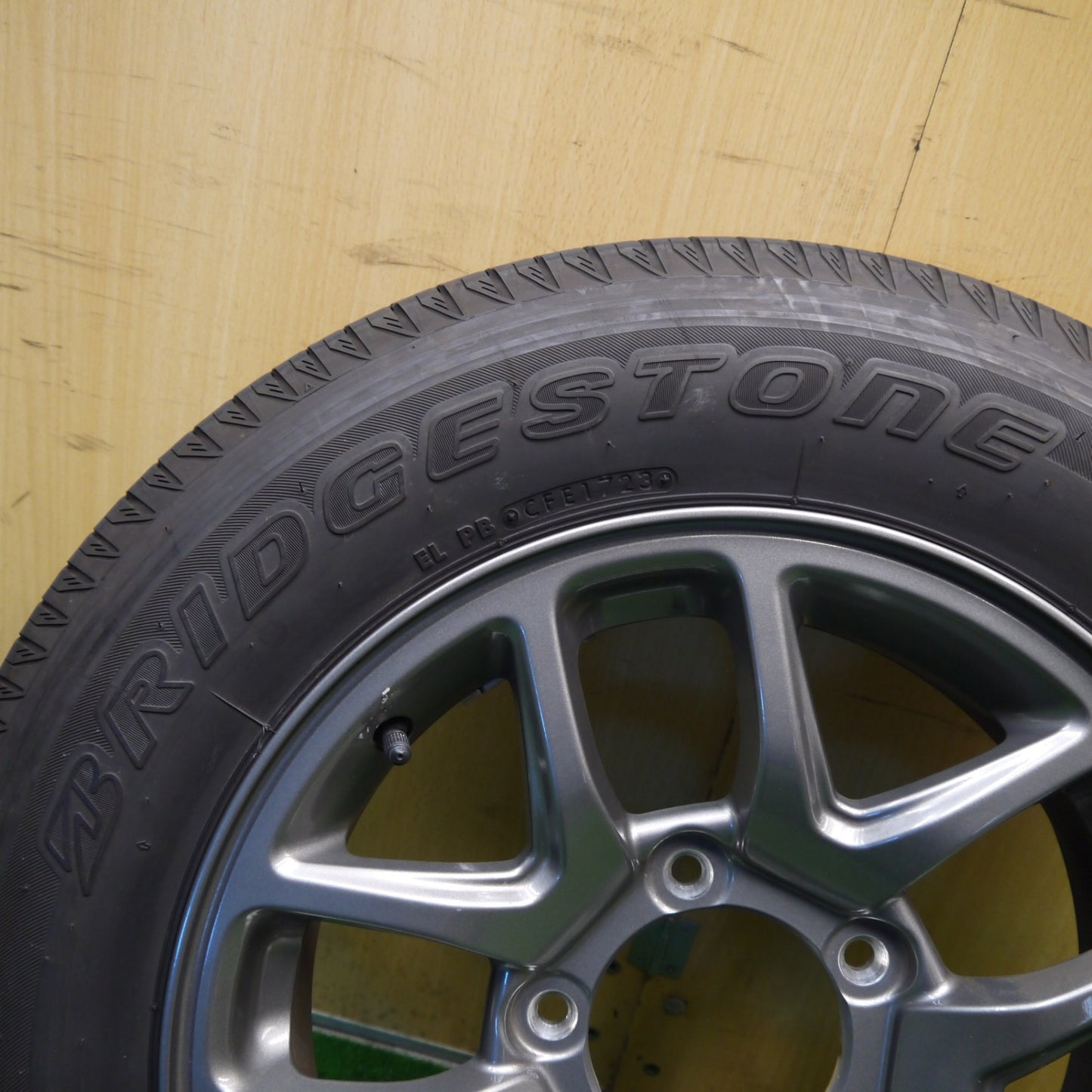 バリ溝！23年！キレイ！9.5分！1本★スズキ JB64 ジムニー 純正 175/80R16 ブリヂストン デューラー H/L 852 16インチ PCD139.7/5H★5111009Hノ