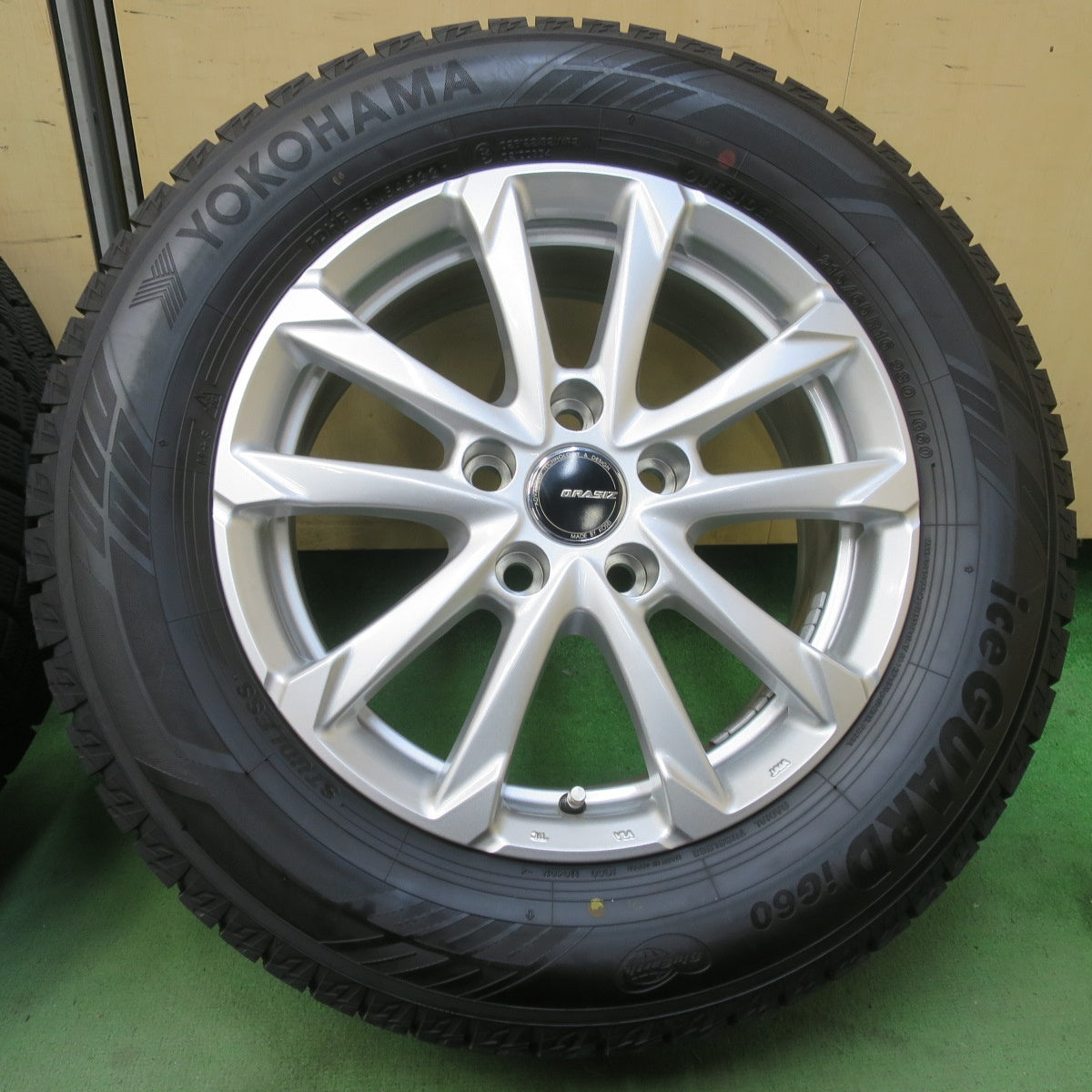 バリ溝！22年！キレイ！ほぼ10分★スタッドレス 215/65R16 ヨコハマ アイスガード iG60 QRASIZ KOSEI クレイシズ 16インチ PCD114.3/5H★6040712イス