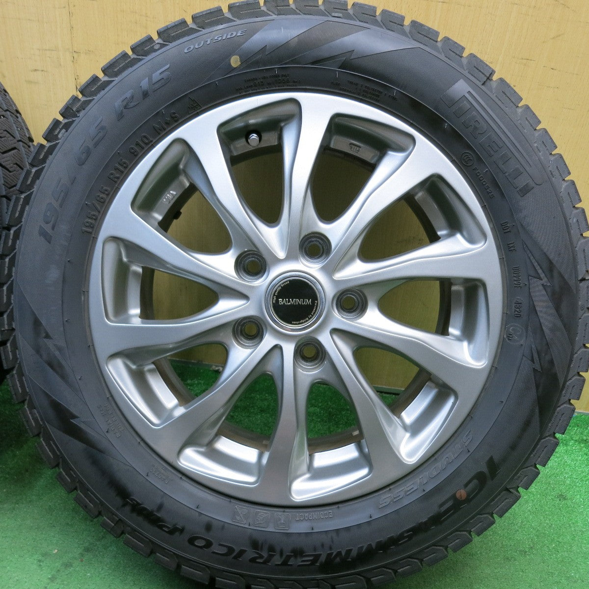 バリ溝！キレイ！8.5分★スタッドレス 195/65R15 ピレリ アイスアシンメトリコ プラス BALMINUM バルミナ 15インチ PCD114.3/5H★5081412HAス