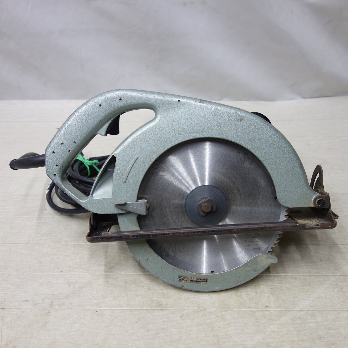 [送料無料] ◆makita マキタ 10型 マルノコ 5201N-A 切断機 丸のこ 電動工具 100V◆