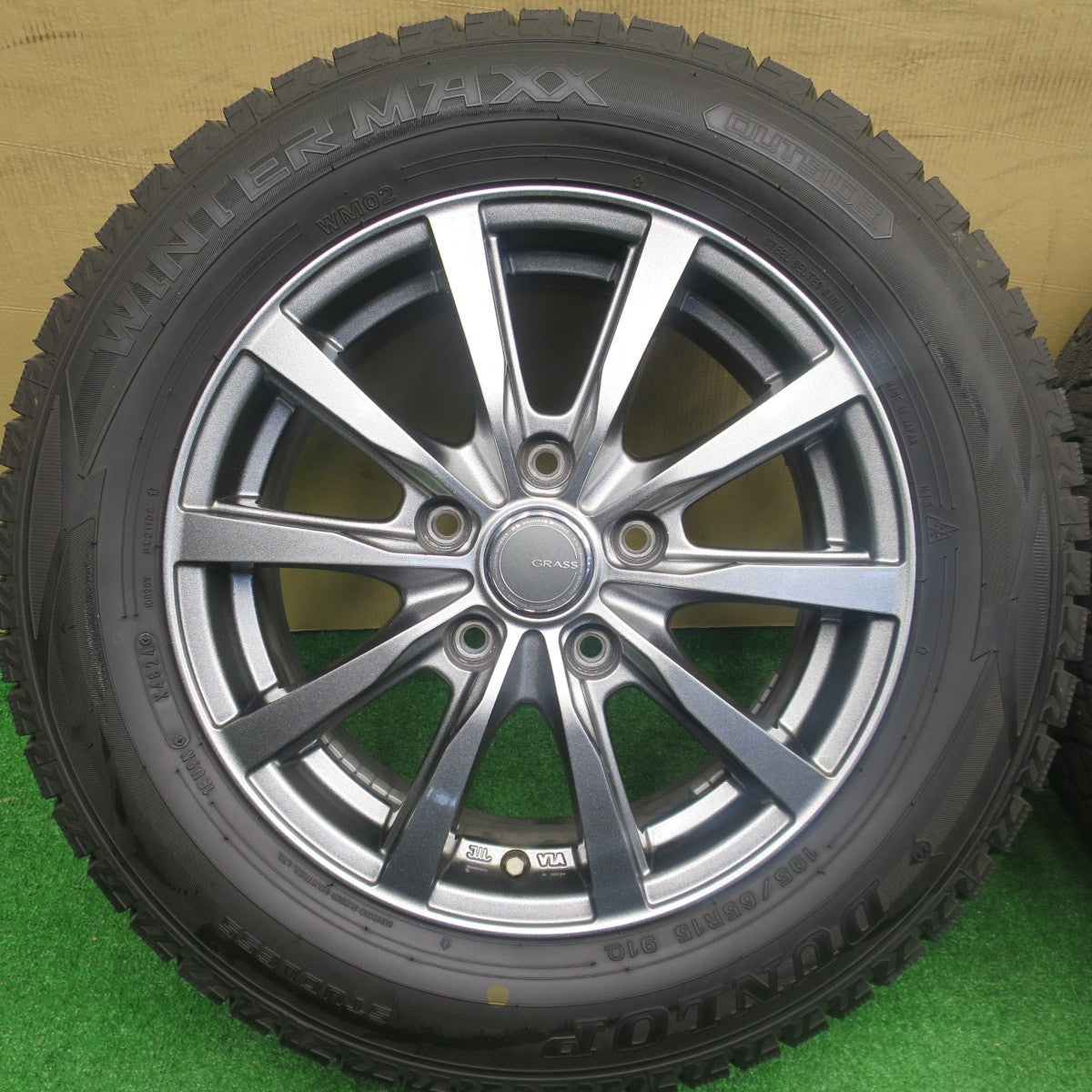 バリ溝！24年！キレイ！ほぼ10分★スタッドレス 195/65R15 ダンロップ ウインターマックス WM02 GRASS グラス 15インチ PCD114.3/5H★5121803NKス