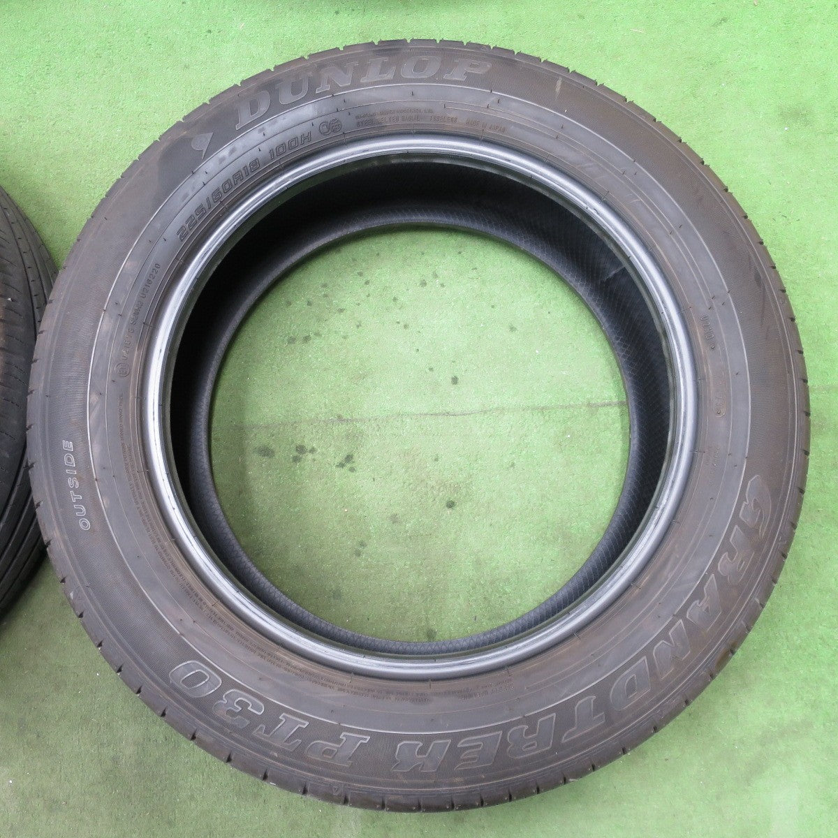バリ溝！23年！9.5分★225/60R18 ダンロップ グラントレック PT30 タイヤ 18インチ ハリアー RAV4 エクストレイル 等★6022301NGノタ