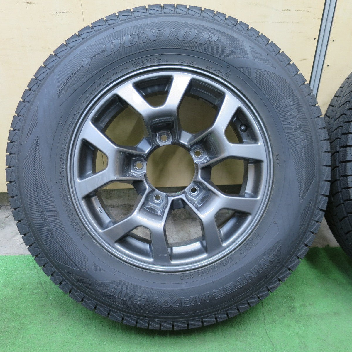 バリ溝！25年！キレイ！9.5分以上★スズキ JB74W ジムニー シエラ 純正 195/80R15 スタッドレス ダンロップ ウインターマックス SJ8 SJ8+ 15インチ PCD139.7/5H★6052002NGス