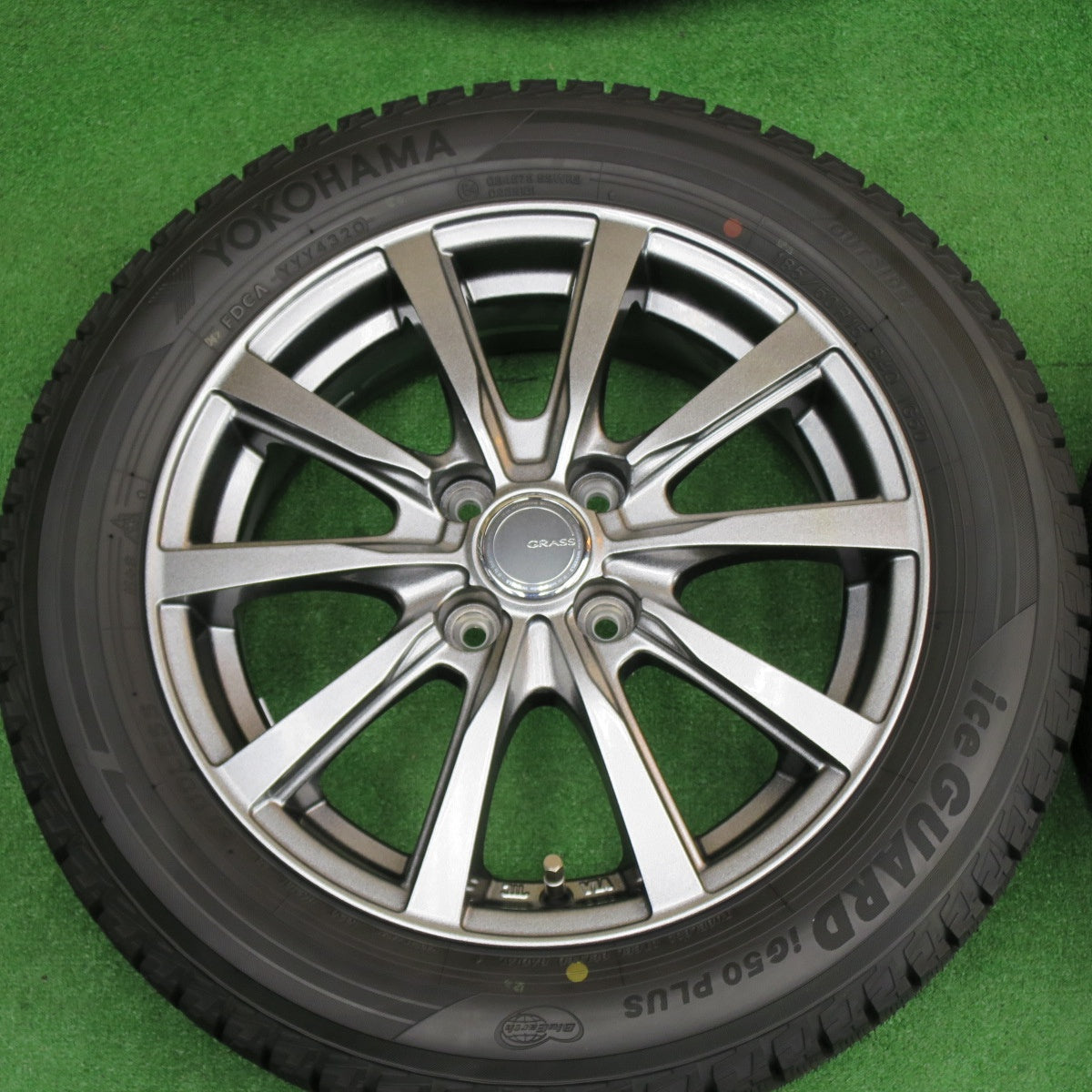 超バリ溝！キレイ！ほぼ10分★スタッドレス 185/60R15 ヨコハマ アイスガード iG50 プラス GRASS グラス 15インチ PCD100/4H★6022601NKス