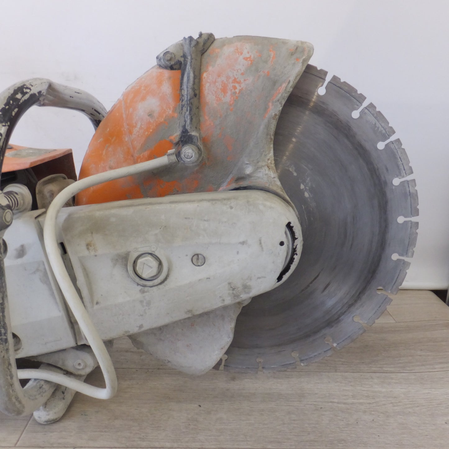[送料無料] 岐阜発★スチール STIHL エンジンカットオフソー TS410　切断ディスク径	300mm　最大切込み深さ 100mm★