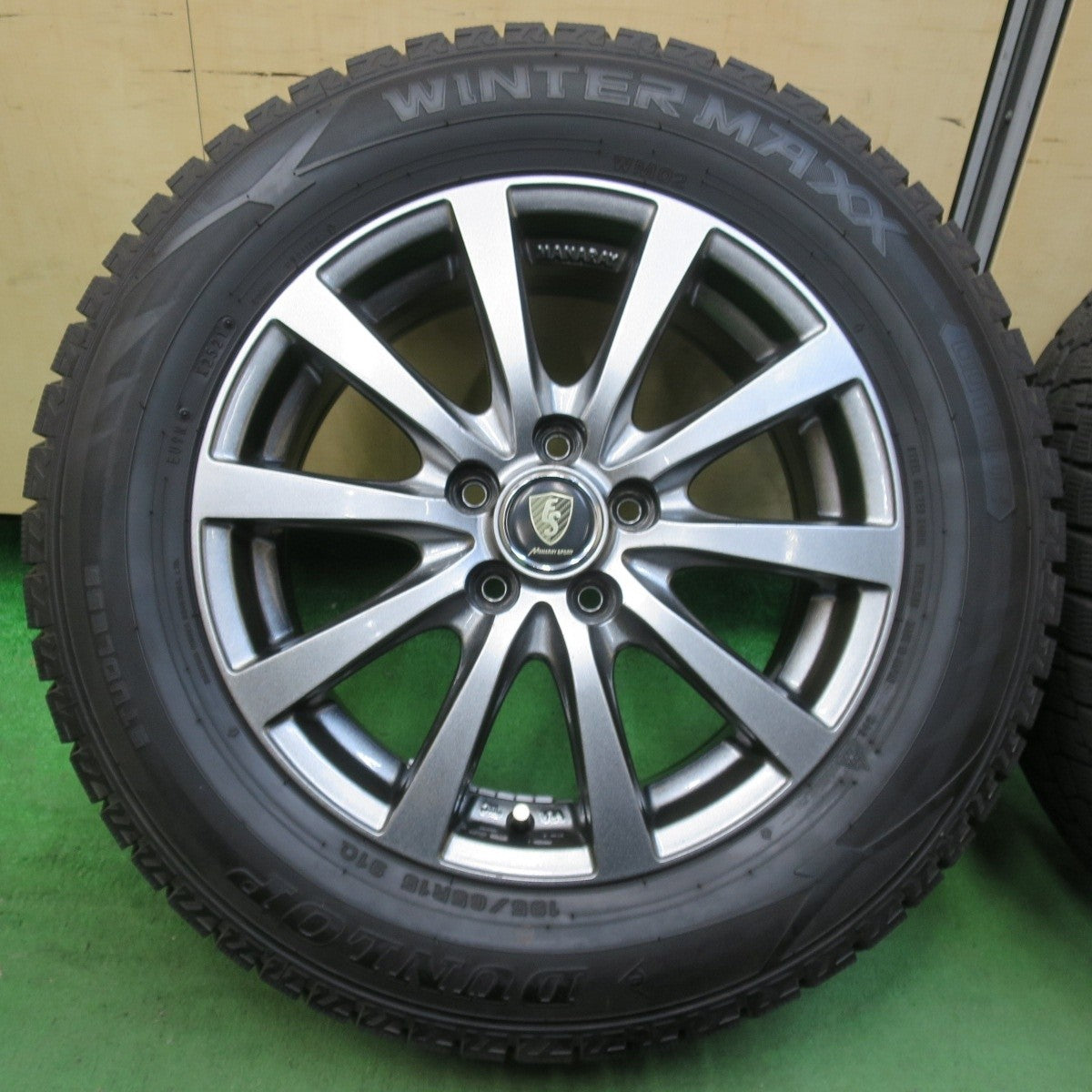 バリ溝！21年！キレイ！9.5分★プリウス 等 195/65R15 スタッドレス ダンロップ ウインターマックス WM02 MANARAY SPORT マナレイスポーツ 15インチ PCD100/5H★5032105イス