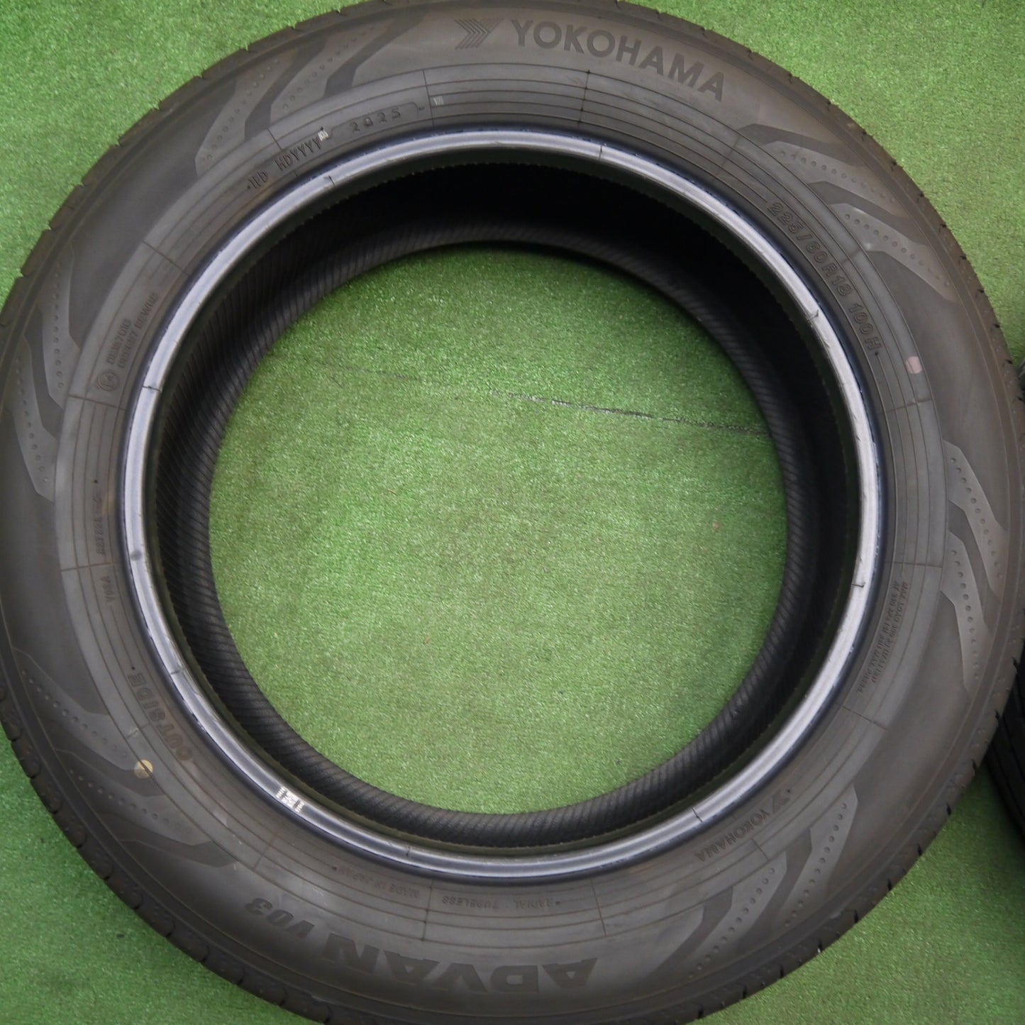 バリ溝！25年！9.5分★225/60R18 ヨコハマ アドバン V03 タイヤ 18インチ 40系 アルファード ヴェルファイア 等★5121609Hノタ