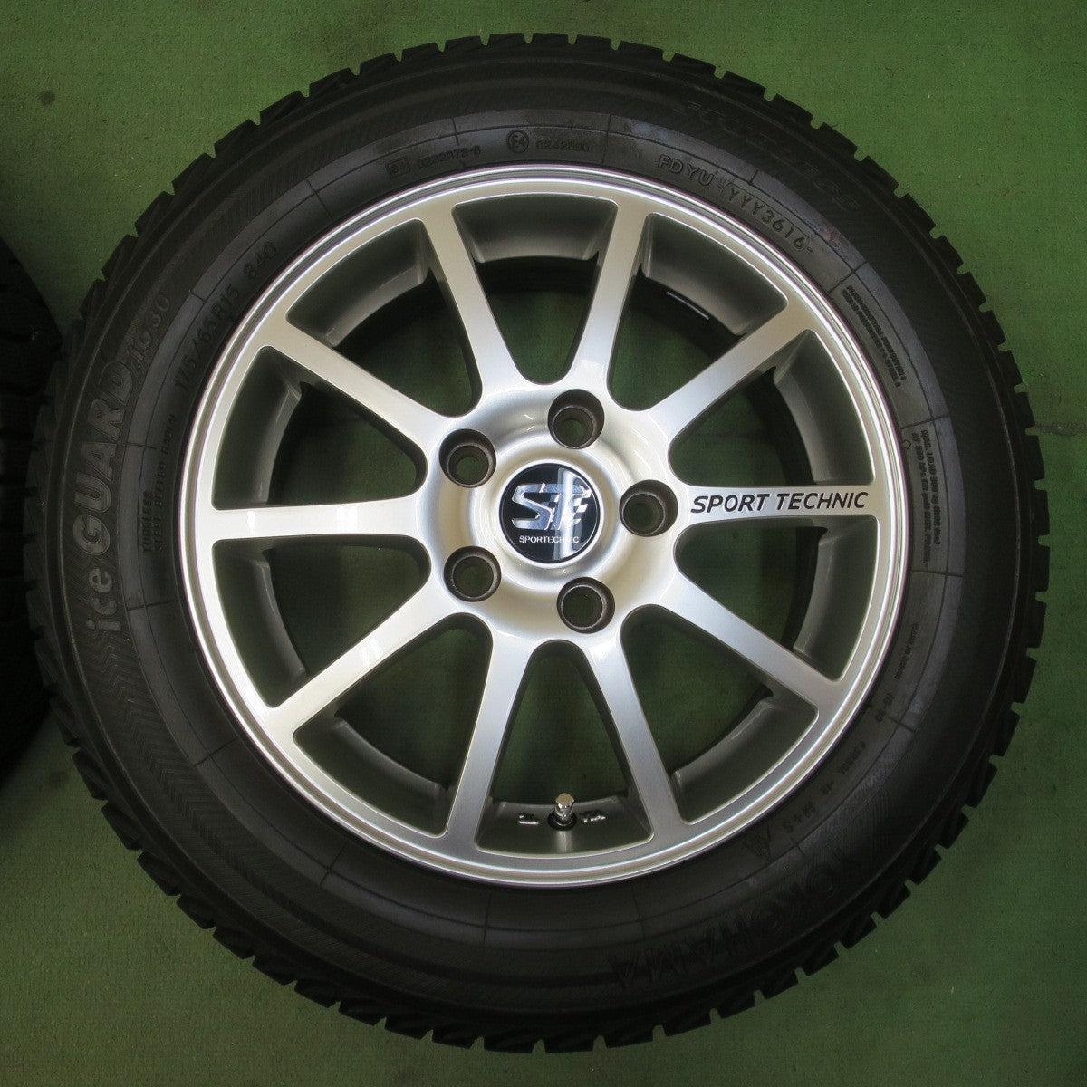 バリ溝！キレイ！9.5分★MINI ミニ クーパー 等 SPORT TECHNIC 175/65R15 スタッドレス ヨコハマ アイスガード iG30 スポーツテクニック 15インチ PCD112/5H★6042906イス