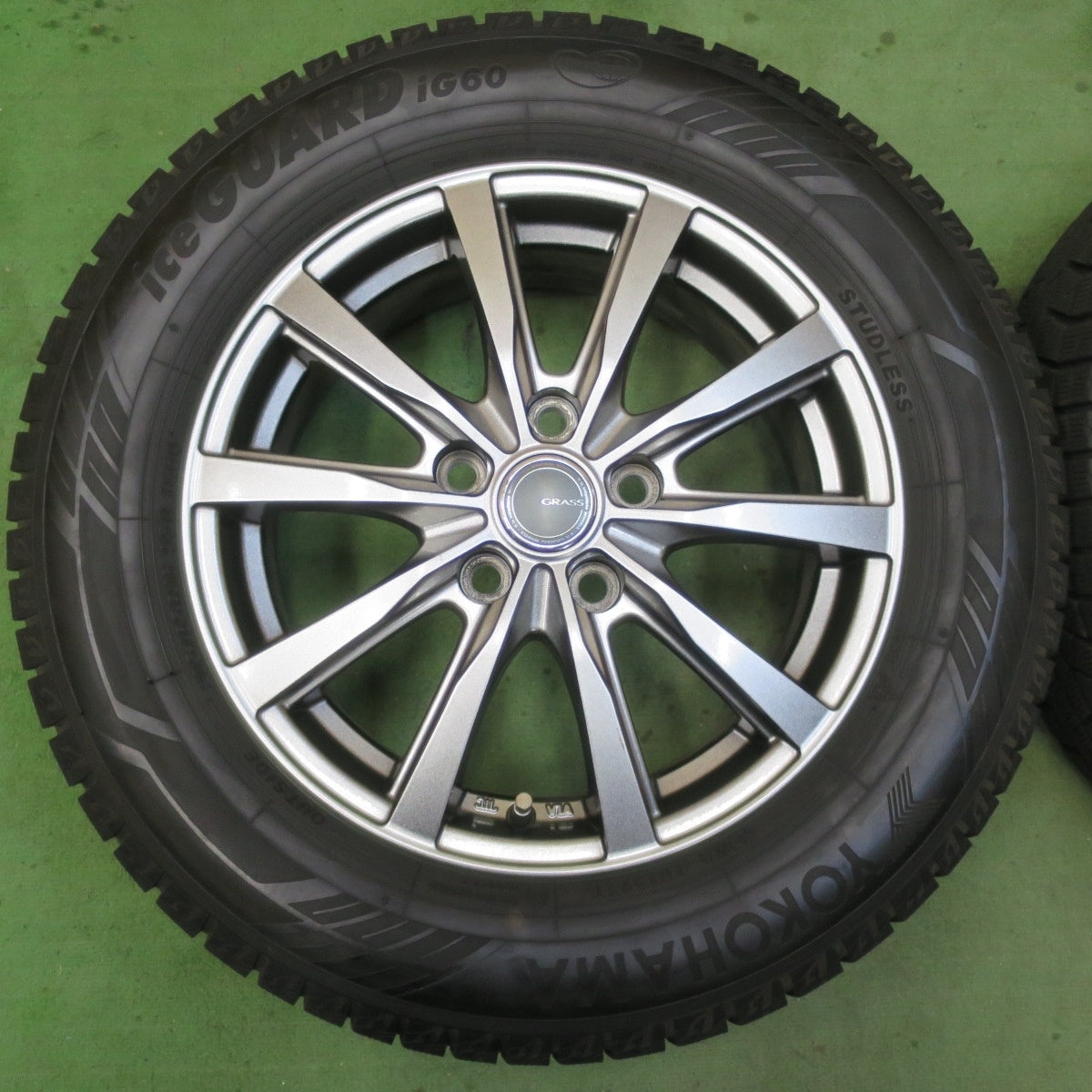 バリ溝！キレイ！9分★スタッドレス 205/65R16 ヨコハマ アイスガード iG60 GRASS グラス 16インチ PCD114.3/5H★6011705イス