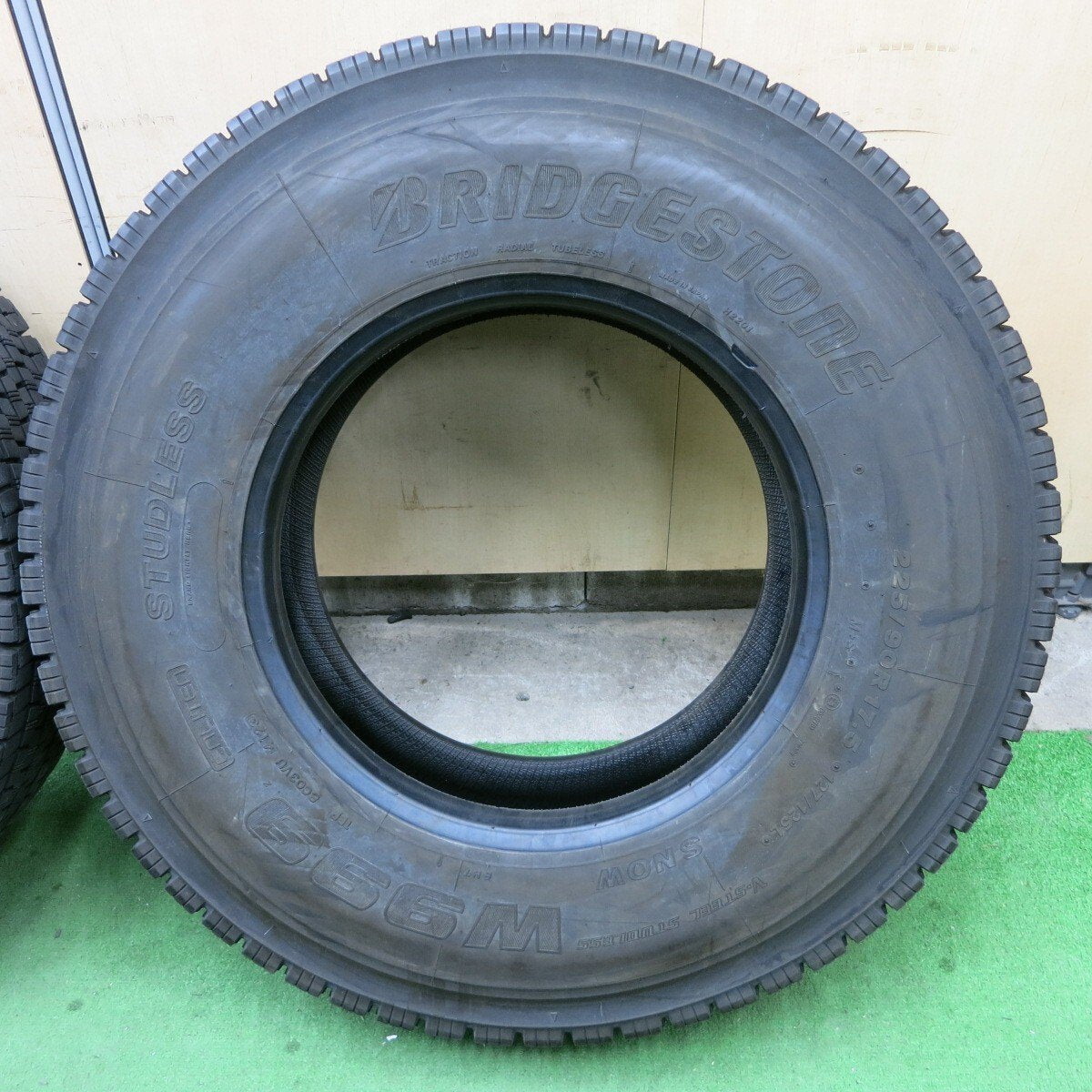 4本価格！23年★トラック タイヤ 225/90R17.5 127/125L スタッドレス ブリヂストン W999 17.5インチ★5031905ナスタ