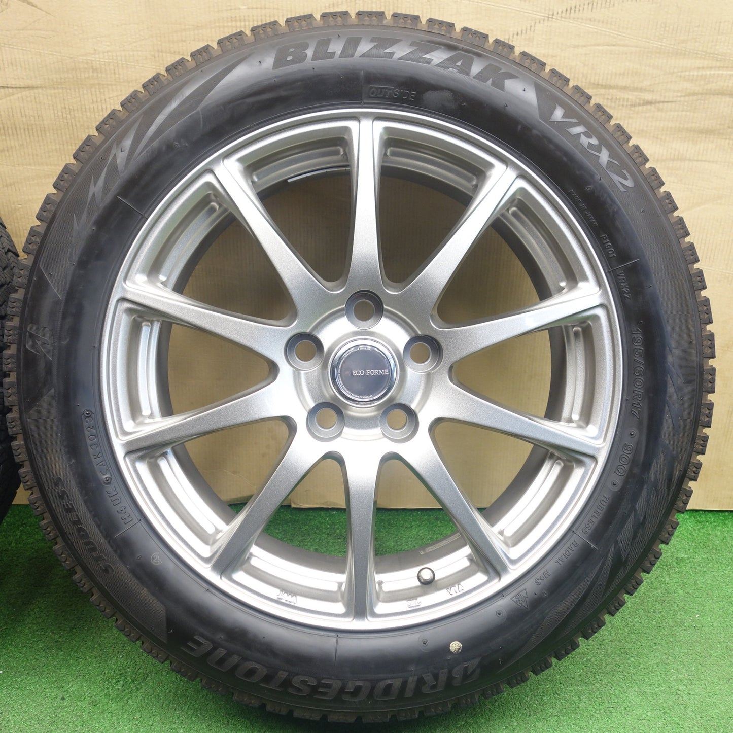 バリ溝！23年！キレイ！9.5分★スタッドレス 195/60R17 ブリヂストン ブリザック VRX2 ECO FORME エコフォルム 17インチ PCD114.3/5H★6031102KTス