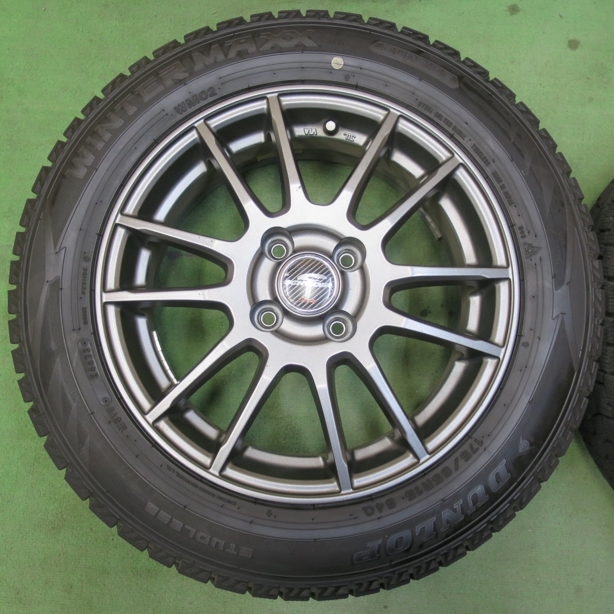 バリ溝！23年！キレイ！9.5分★スタッドレス 175/65R15 ダンロップ ウインターマックス WM02 SCHNEIDER シュナイダー 15インチ PCD100/4H★5123006イス