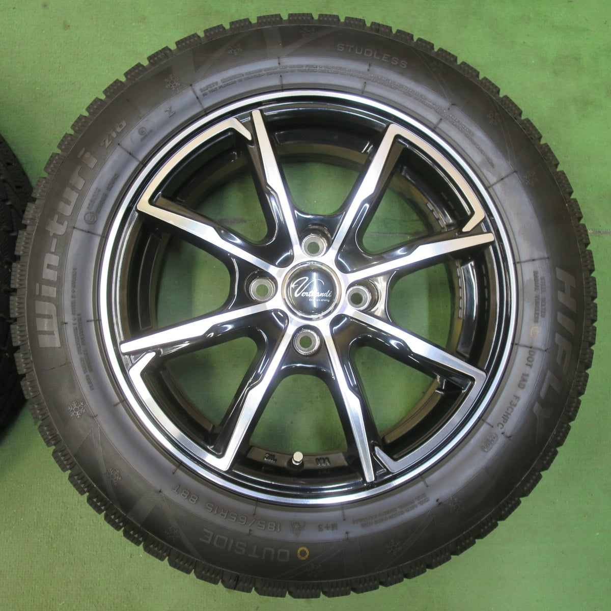 バリ溝！24年！キレイ！ほぼ10分★スタッドレス 185/65R15 ハイフライ Win-turi 216 Verthandi ヴェルサンディ ヴェルザンディ 15インチ PCD100/4H★5080403イス