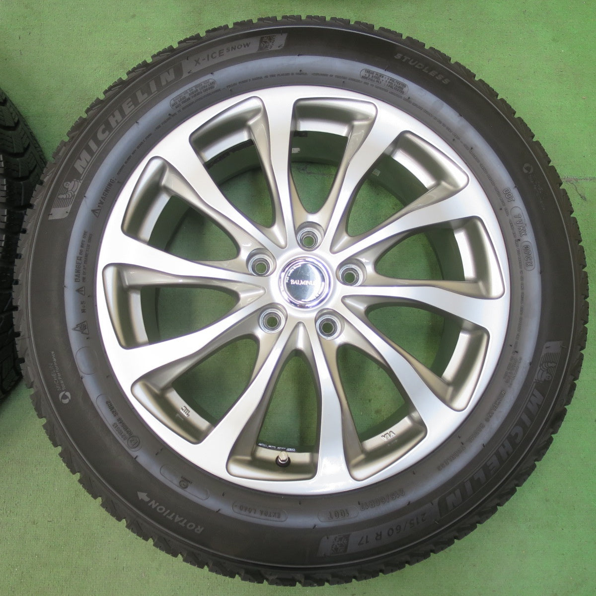 バリ溝！22年！キレイ！9分★スタッドレス 215/60R17 ミシュラン X-ICE SNOW BALMINUM TR10 バルミナ 17インチ PCD114.3/5H★5122904イス