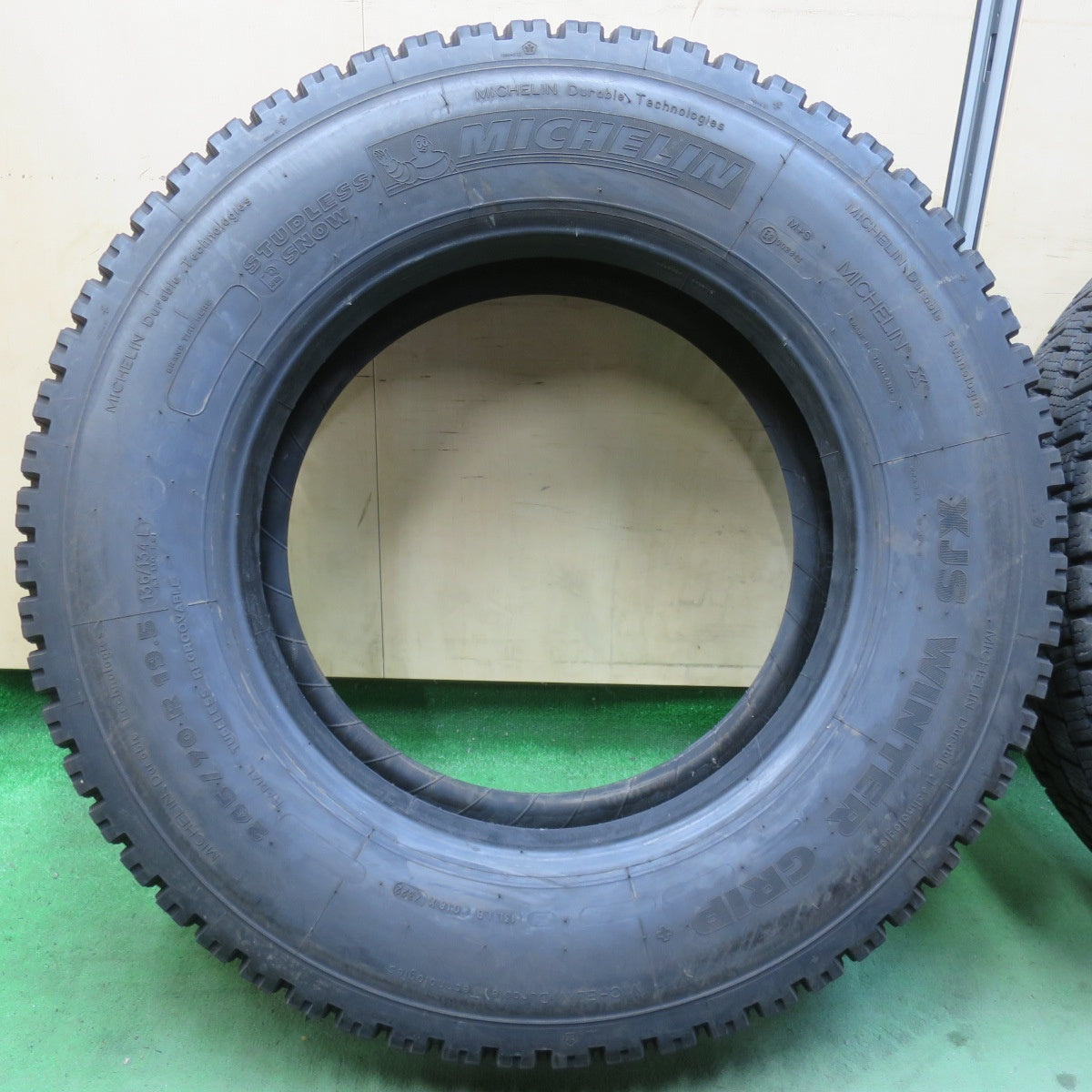 バリ溝！22年！9分★トラック タイヤ 245/70R19.5 136/134L スタッドレス ミシュラン XJS WINTER GRIP+ 19.5インチ★6010701イスタ