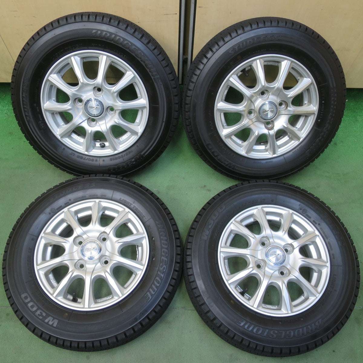 バリ溝！25年！9.5分◎スタッドレス 145/80R12 80/78N ブリヂストン ブリザック W300 JOKER ジョーカー 12インチ PCD100/4H◎6090908イス