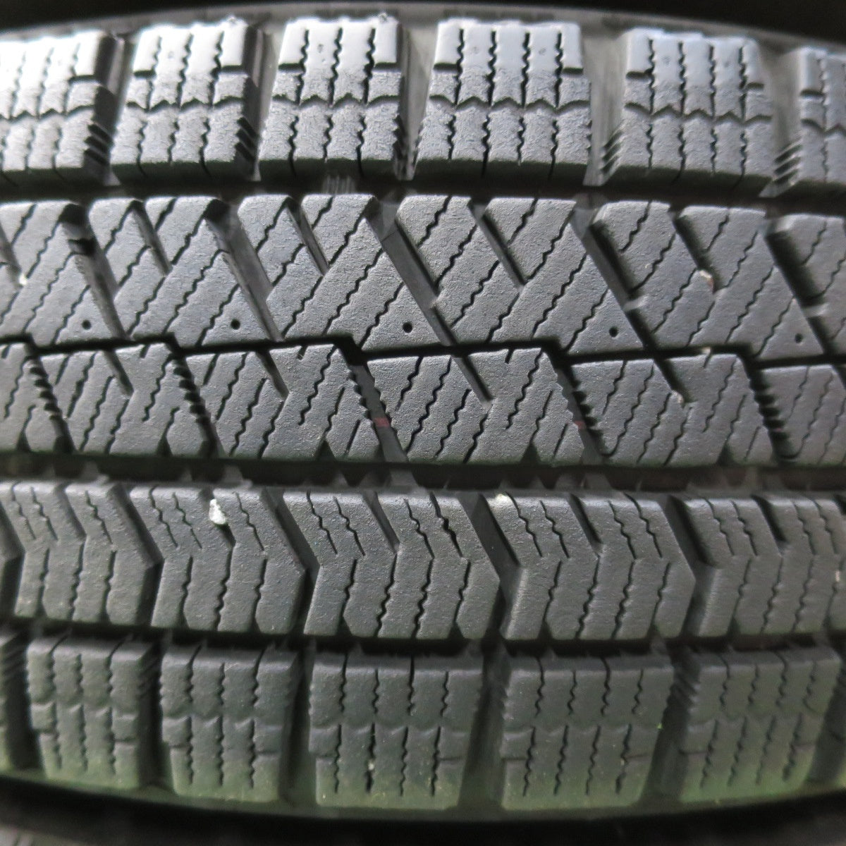 [送料無料] バリ溝！キレイ！8.5分★スタッドレス 155/65R14 ブリヂストン ブリザック VRX2 ECO FORME エコフォルム 14インチ PCD100/4H★5012502イス