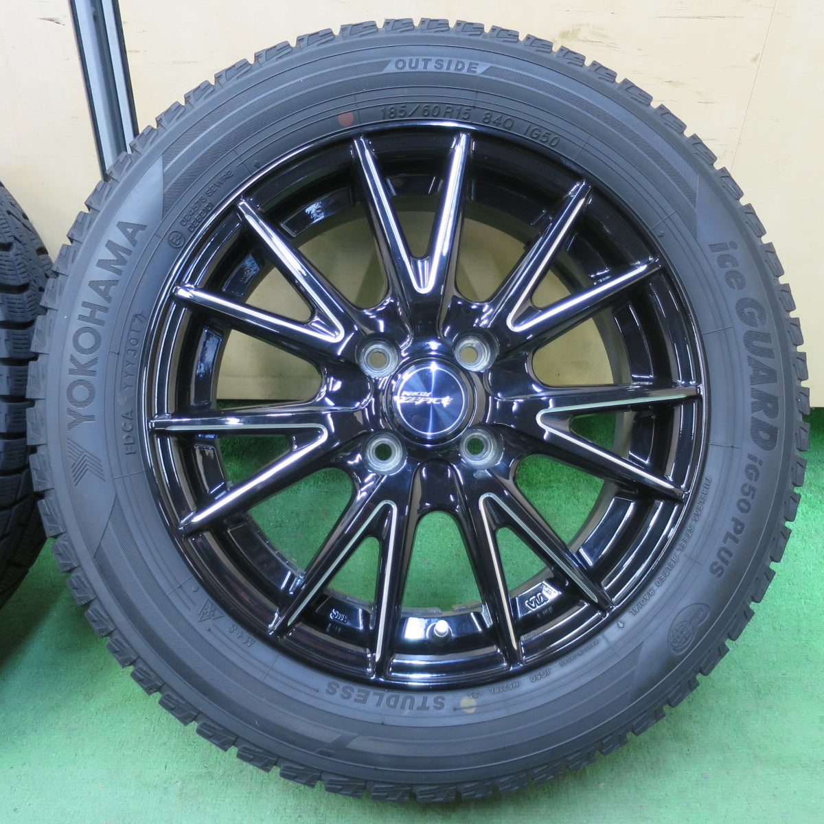 バリ溝！キレイ！9分★スタッドレス 185/60R15 ヨコハマ アイスガード iG50 プラス RiZLEY ZEFICE ライツレー 15インチ PCD100/4H★5051307イス