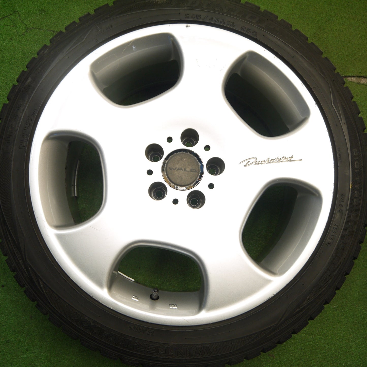 バリ溝！8.5分★スタッドレス WALD ドゥシャトレ 245/45R19 ダンロップ ウインターマックス WM01 D22-C ヴァルド 19インチ PCD114.3/5H★5041107Hス