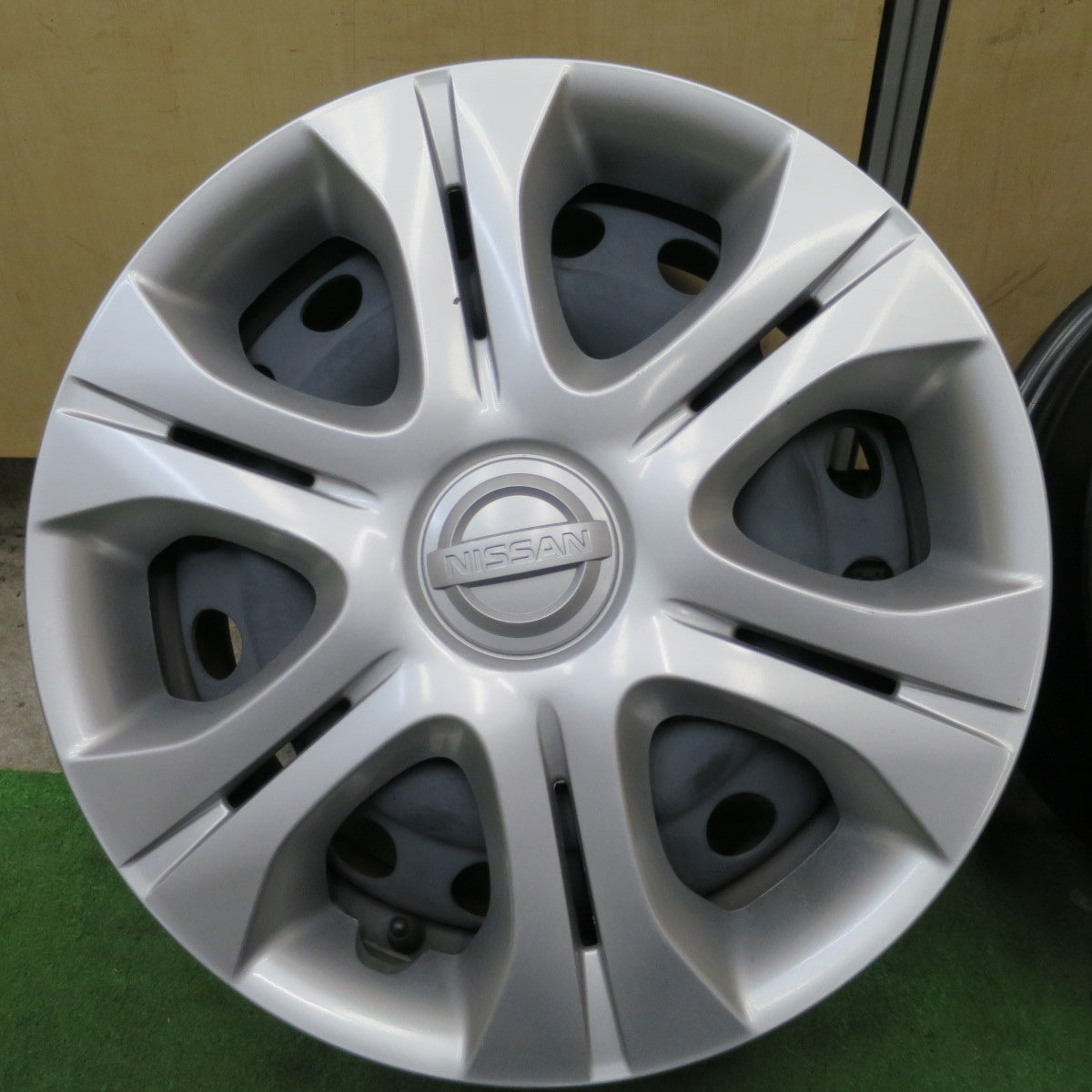キレイ！付属品付き◎日産 E12 ノート 純正 スチール ホイール 14インチ 14×5.5J PCD100/4H◎6102003NGホ
