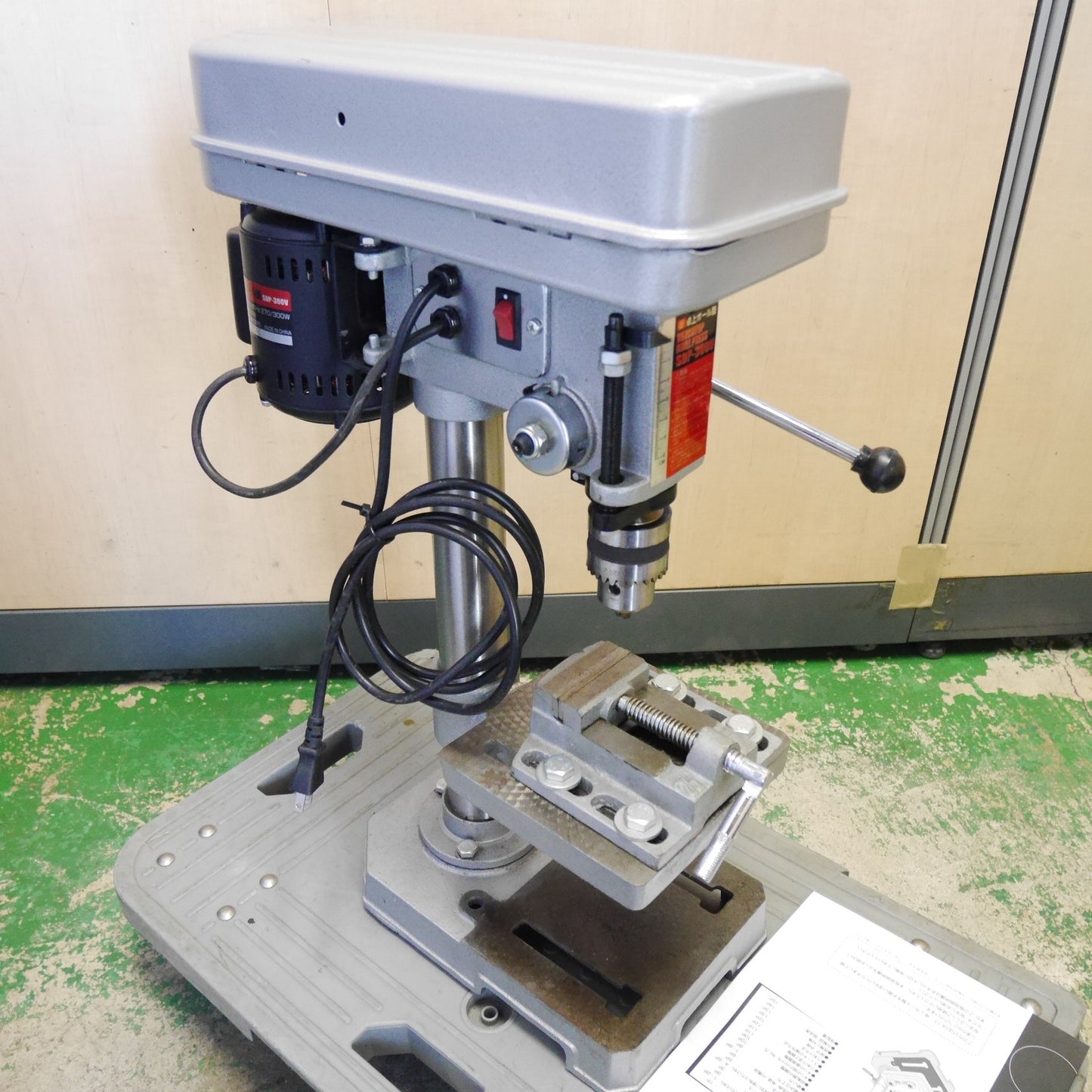 [送料無料] キレイ☆SK11 藤原産業 卓上 ボール盤 SDP-300V 電動 工具 鉄工 木工 穴あけ 作業 100V☆