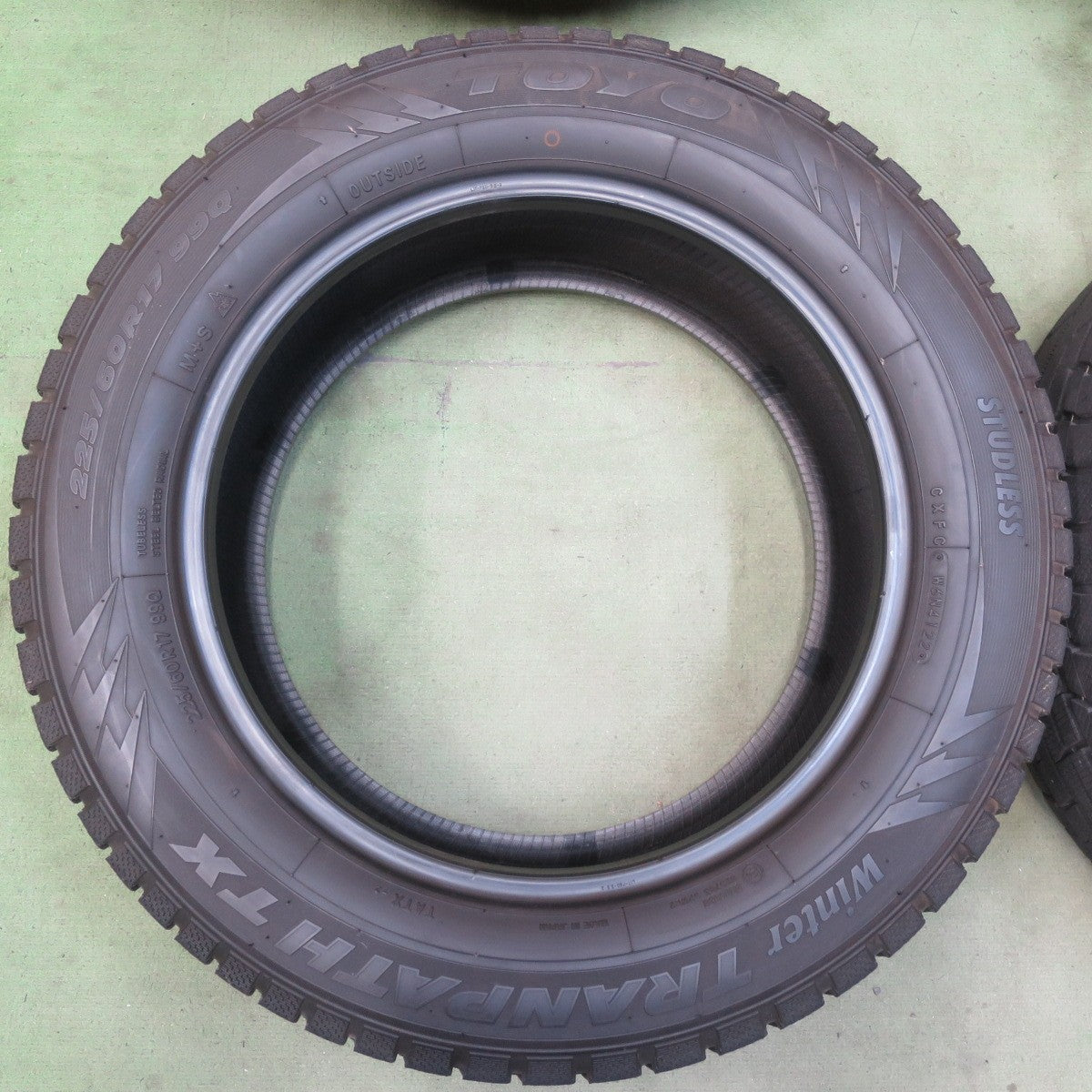 バリ溝！22年！9.5分★スタッドレス 225/60R17 トーヨー ウインター トランパス TX タイヤ 17インチ XV フォレスター アウトバック 等★6071408イスタ