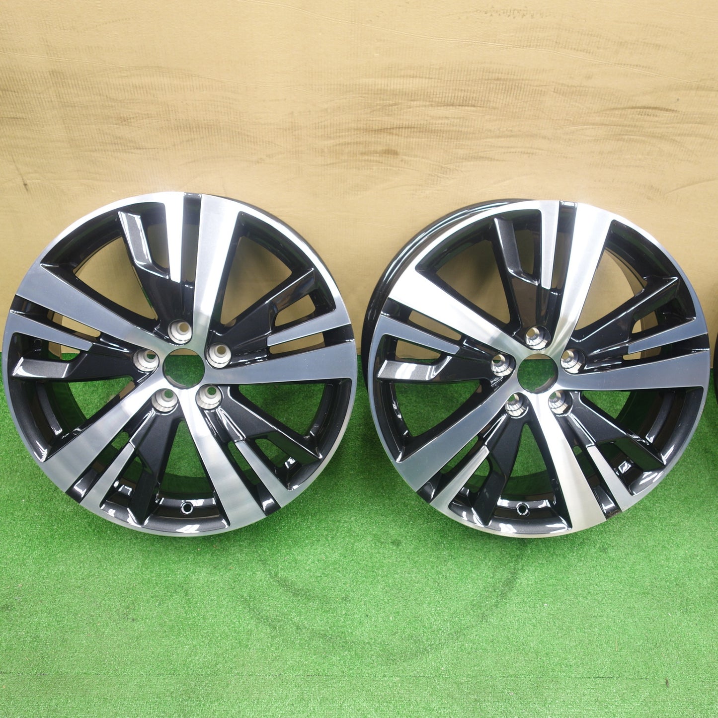 新車外し！2本★プジョー 3008 5008 純正 ホイール 18インチ 18×7.5J PEUGEOT PCD108/5H ブラック★6010803KTホ