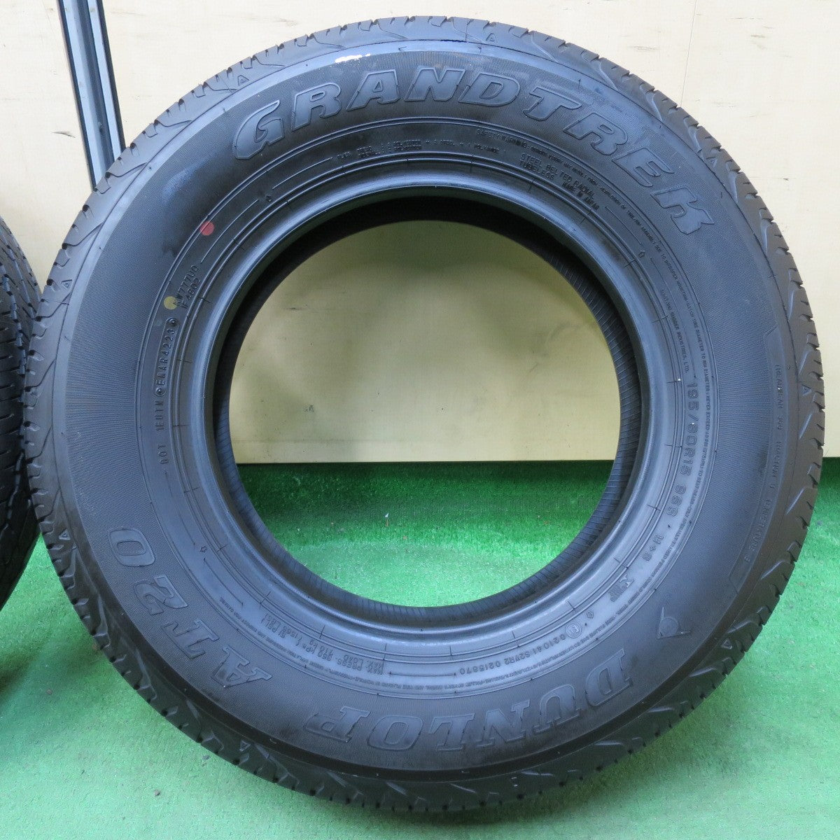 [送料無料] 新車外し！23年★ジムニー シエラ 等 195/80R15 ダンロップ AT20 グラントレック タイヤ 15インチ★4112911イノタ