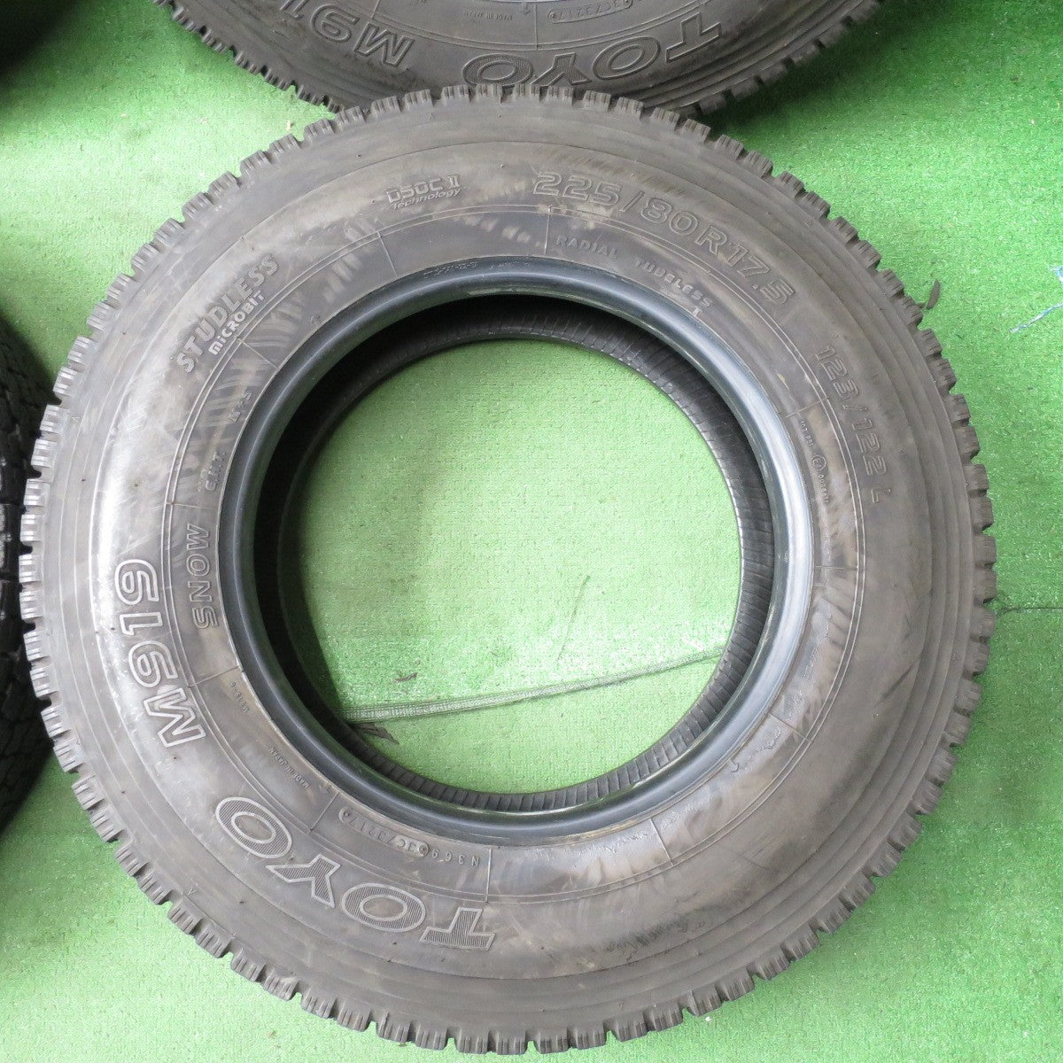 *送料無料* バリ溝！9分★トラック タイヤ 225/80R17.5 123/122L スタッドレス トーヨー M919 17.5インチ★4052804クスタ