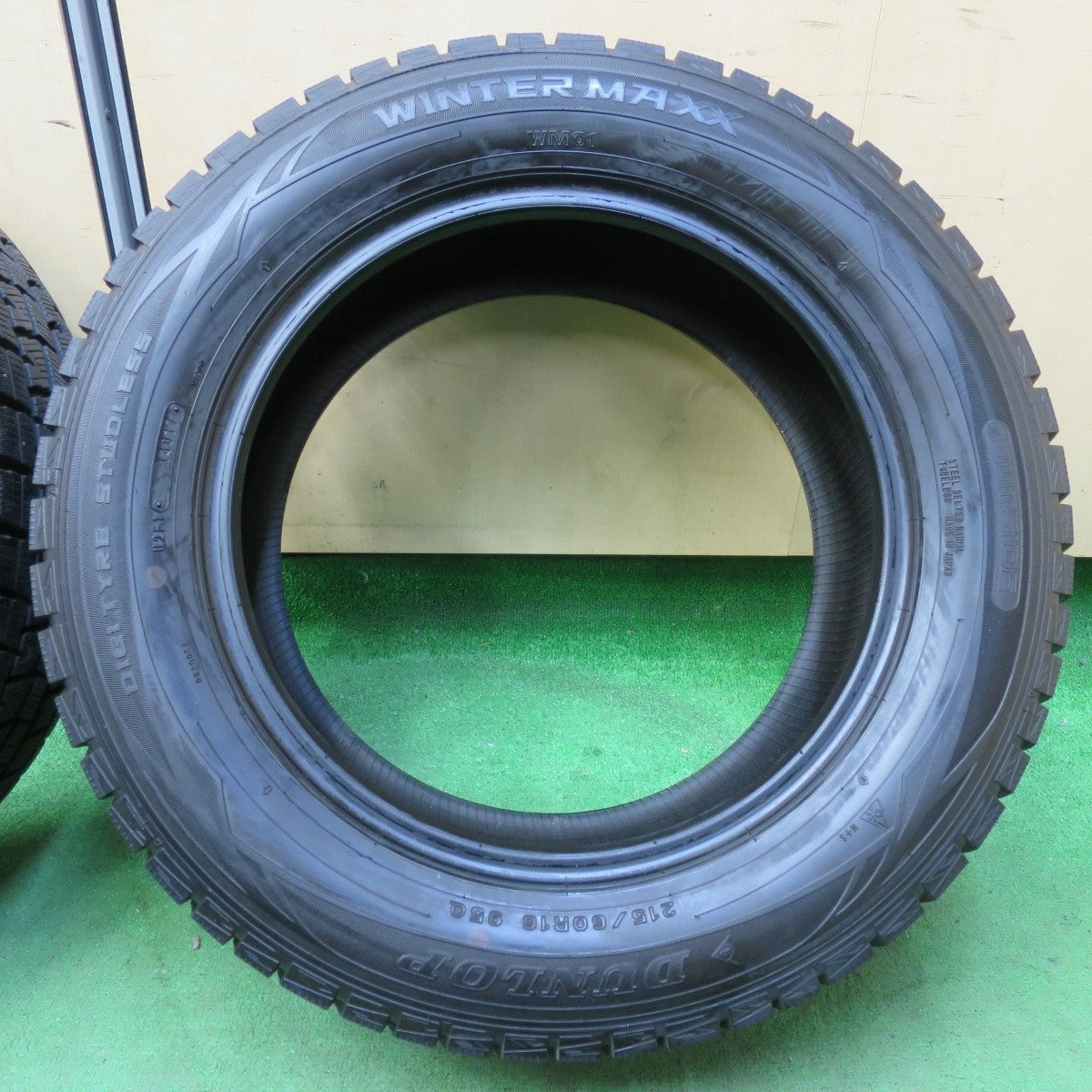 バリ溝！9.5分★スタッドレス 215/60R16 ダンロップ ウインターマックス WM01 タイヤ 16インチ エスティマ クラウン CX-3 オデッセイ等★4102508イスタ