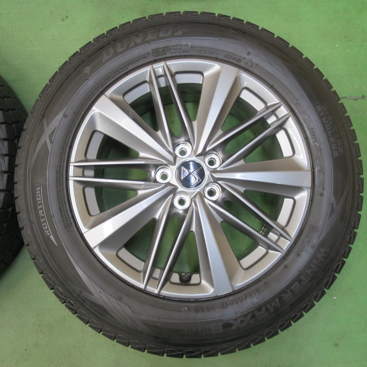 希少！バリ溝！23年！キレイ！9.5分★DS オートモビル DS4 純正 215/65R17 スタッドレス ダンロップ ウインターマックス SJ8+ 17インチ PCD108/5H★5120202イス
