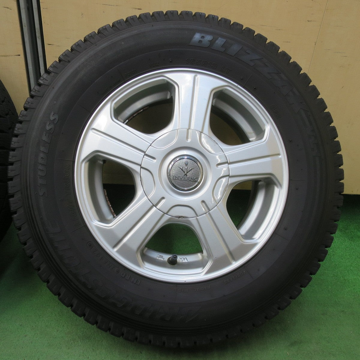バリ溝！9.5分★スタッドレス 165R13 8PR ブリヂストン ブリザック VL1 INVERNO インヴェルノ 13インチ PCD100 114.3/4H マルチ★6012801イス