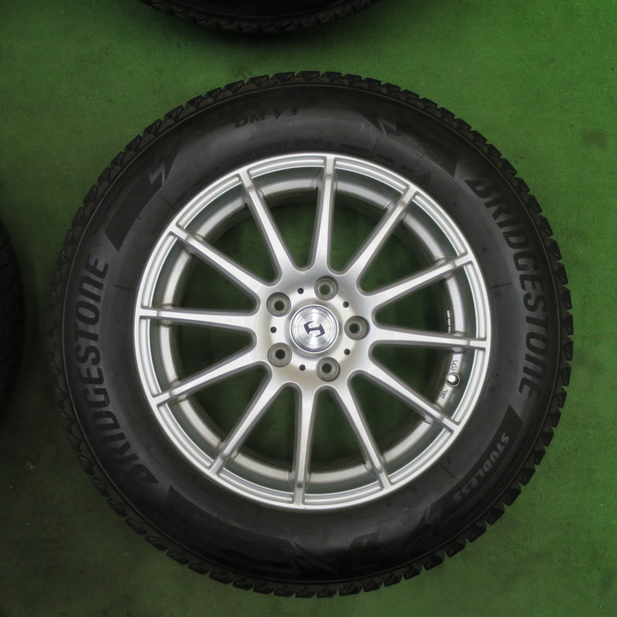 バリ溝！24年！キレイ！9.5分★スタッドレス 225/65R17 ブリヂストン ブリザック DM-V3 社外 アルミ 17インチ PCD114.3/5H★6040606TTス