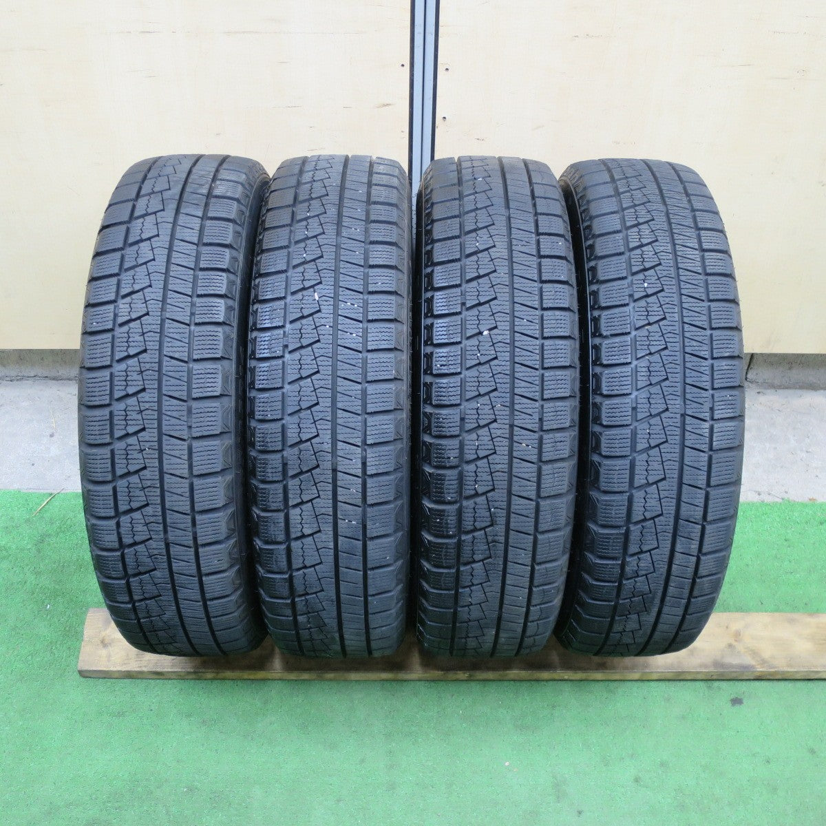 キレイ！22年★スタッドレス 155/65R14 ネクセン ウィンガード ice2 WH42 SHAKEDOWN VS シェイクダウン 14インチ PCD100/4H★5112203TTス