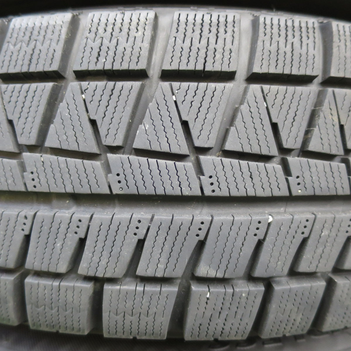 [送料無料] キレイ★スタッドレス 185/70R14 ブリヂストン アイスパートナー2 VELVA SPORTZ ヴェルヴァ 14インチ PCD100/4H★4103004イス