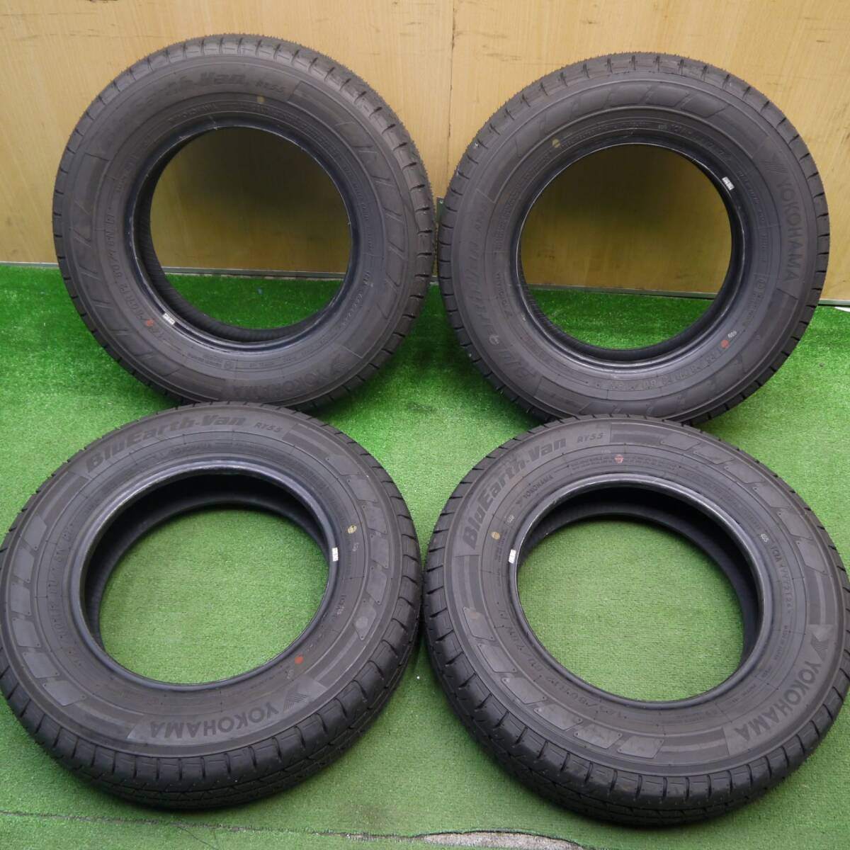 新車外し 24年★145/80R12 80/78N ヨコハマ BluEarth-Van RY55 タイヤ 12インチ 軽トラ 軽バン バモス エブリイ等★5031401Hノタ