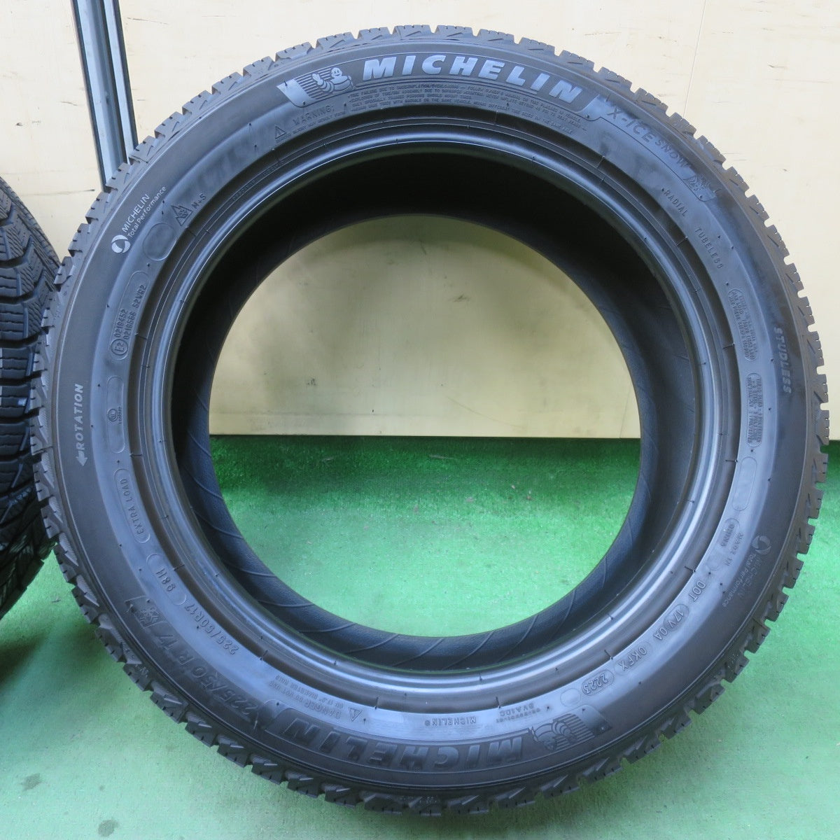 バリ溝！23年！9.5分★スタッドレス 225/50R17 ミシュラン X-ICE SNOW 17インチ アウディ A4 A5 ベンツ Cクラス BMW 3 4 シリーズ カムリ 等★5122611イスタ