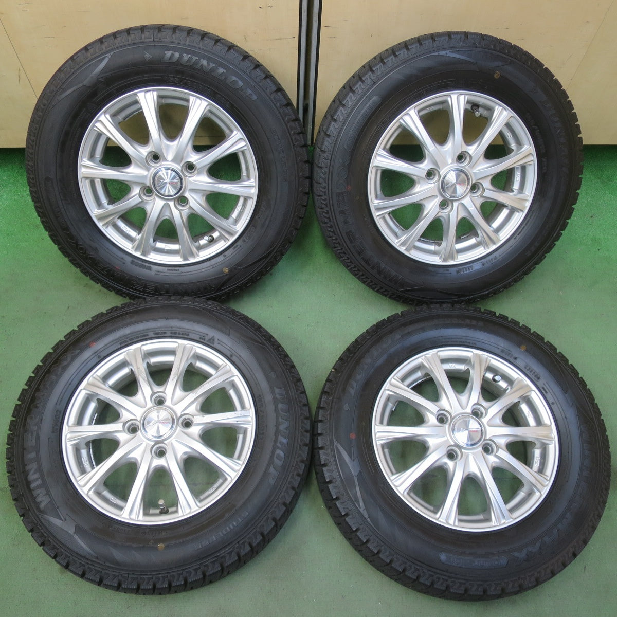 バリ溝！24年！キレイ！ほぼ10分★スタッドレス 155/80R13 ダンロップ ウインターマックス WM02 JOKER ジョーカー 13インチ PCD100/4H★6052910イス