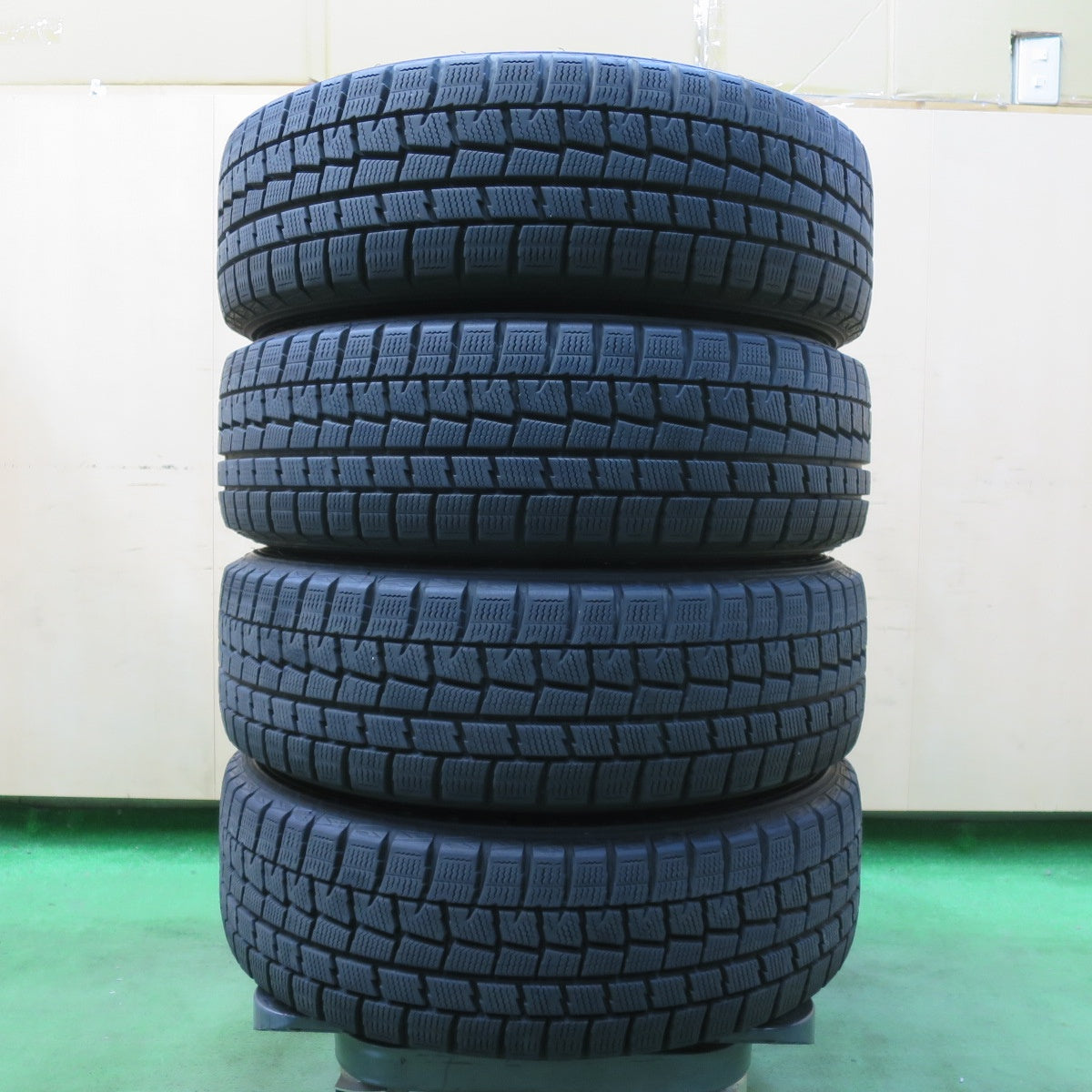 [送料無料] バリ溝！キレイ！9.5分★スタッドレス 175/65R15 ダンロップ ウインターマックス WM01 WAREN ヴァーレン 15インチ PCD100/4H★5032801イス